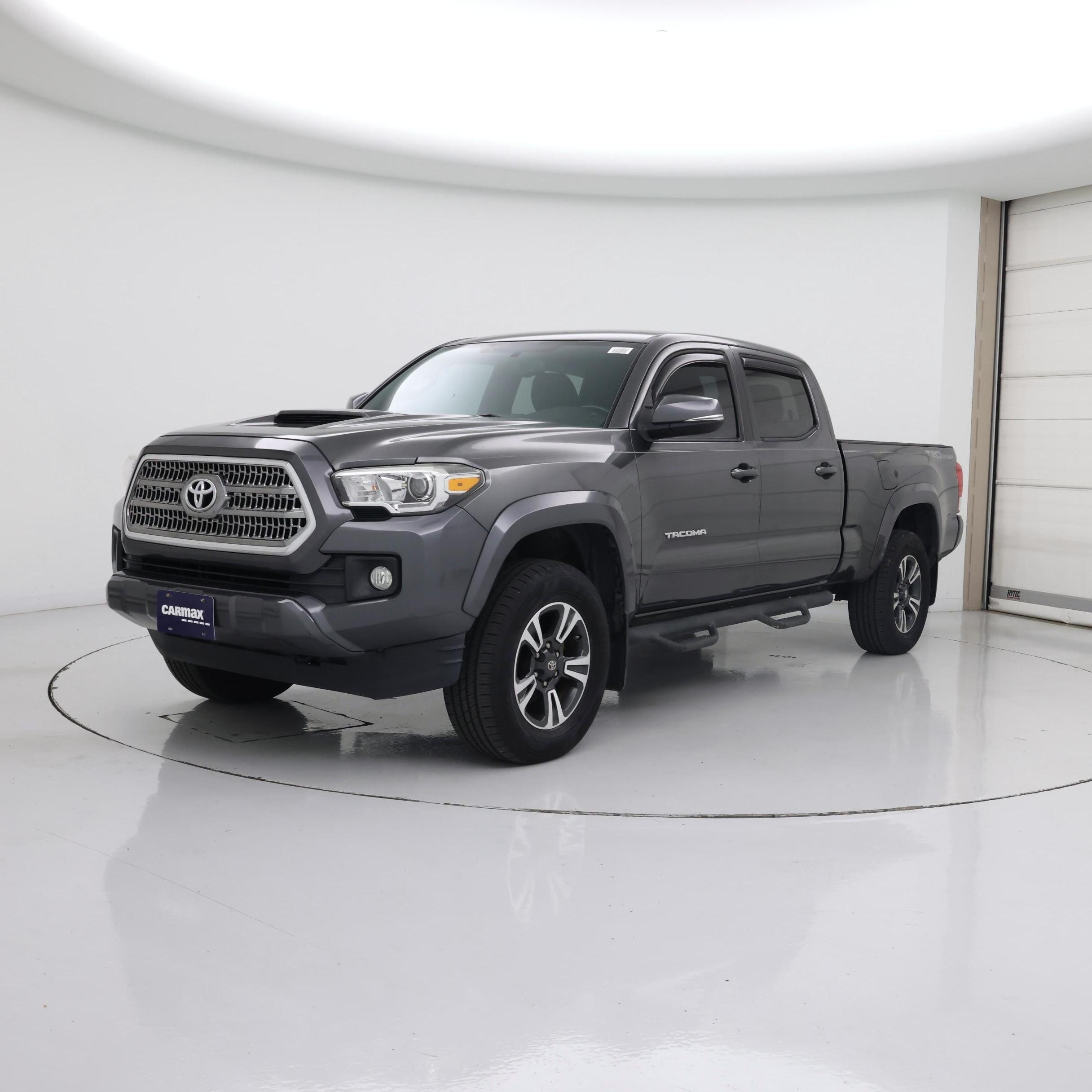 Thumbnail: 2016 Toyota Tacoma - 4