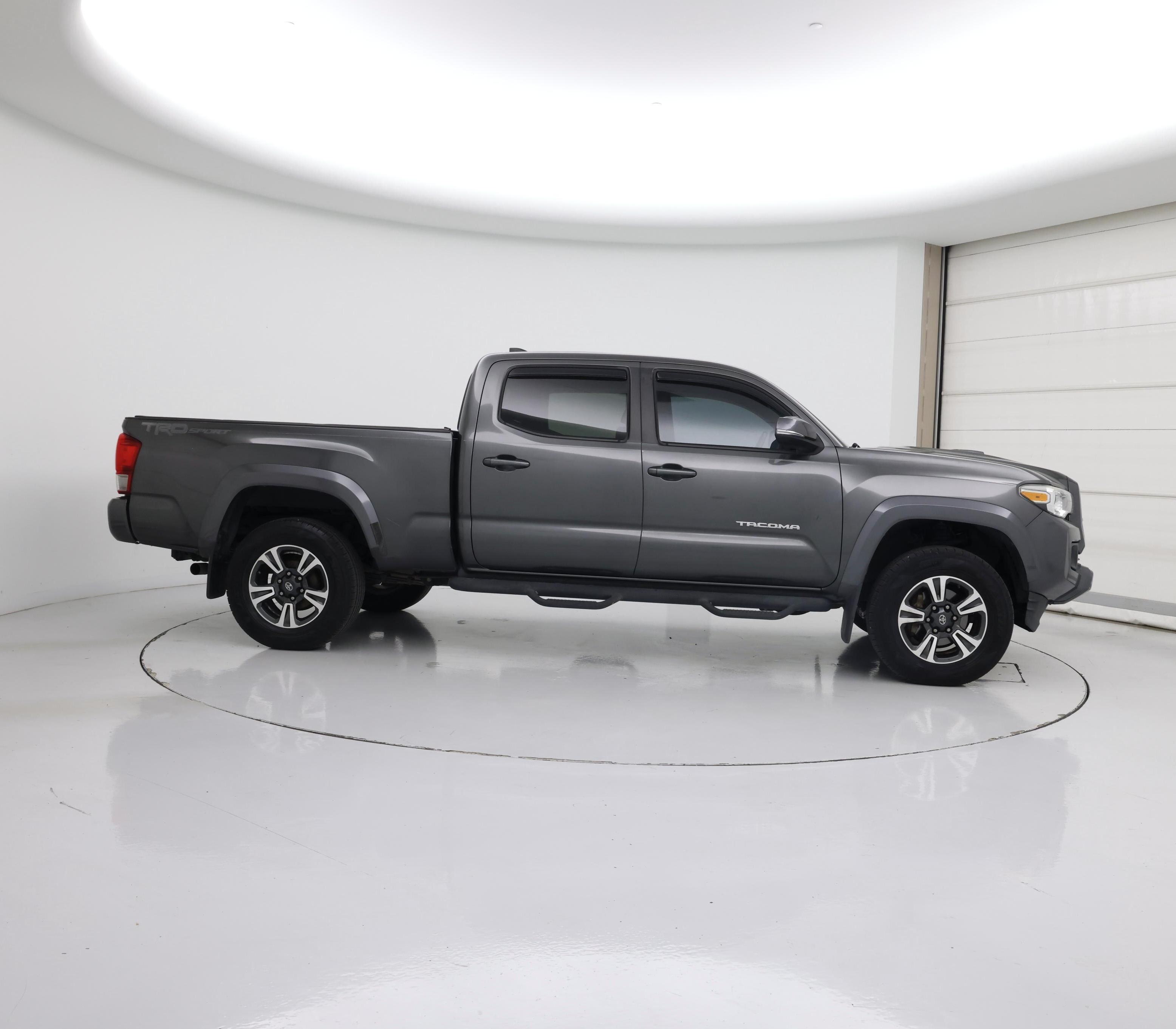 Thumbnail: 2016 Toyota Tacoma - 7