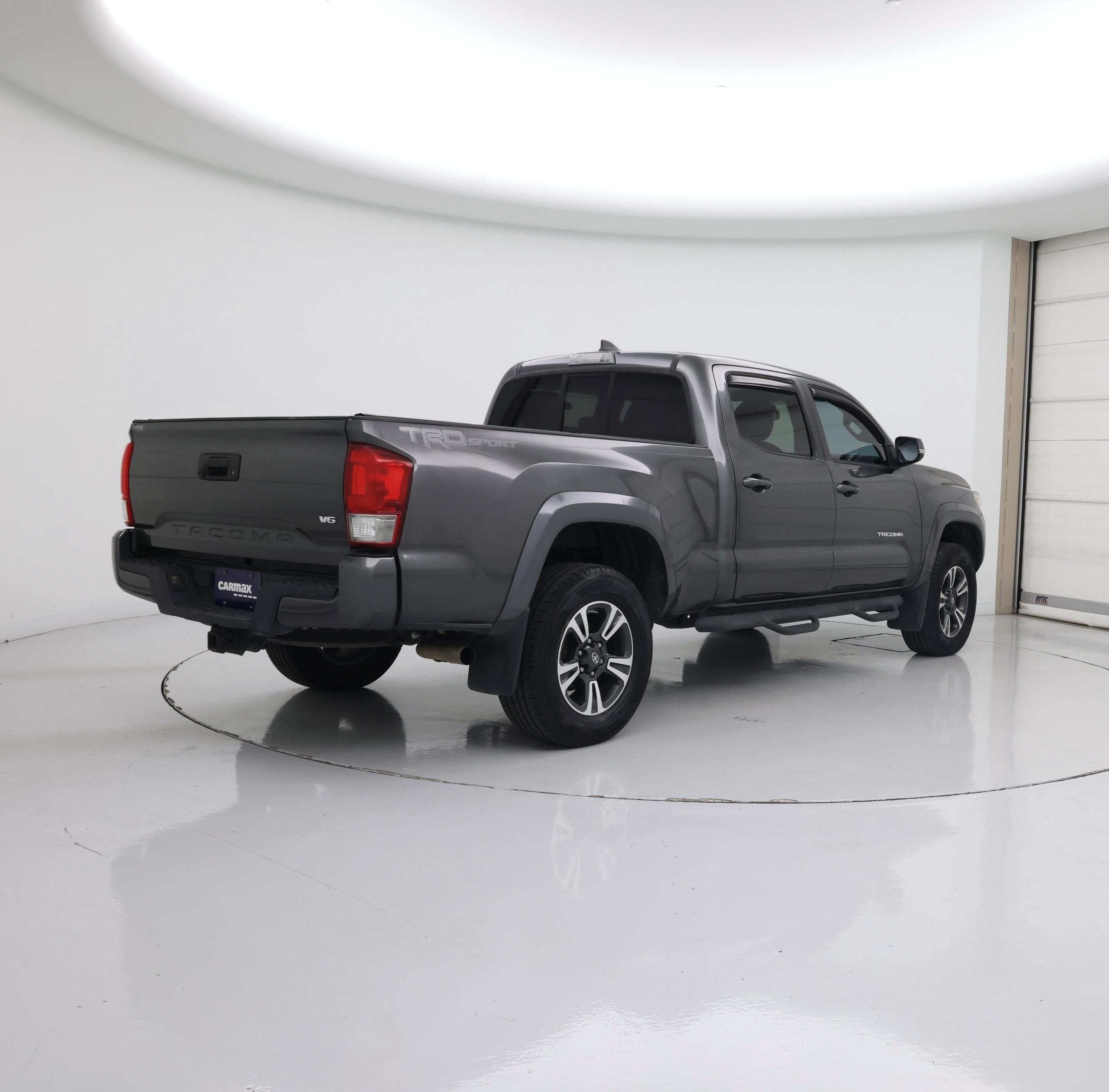 Thumbnail: 2016 Toyota Tacoma - 8
