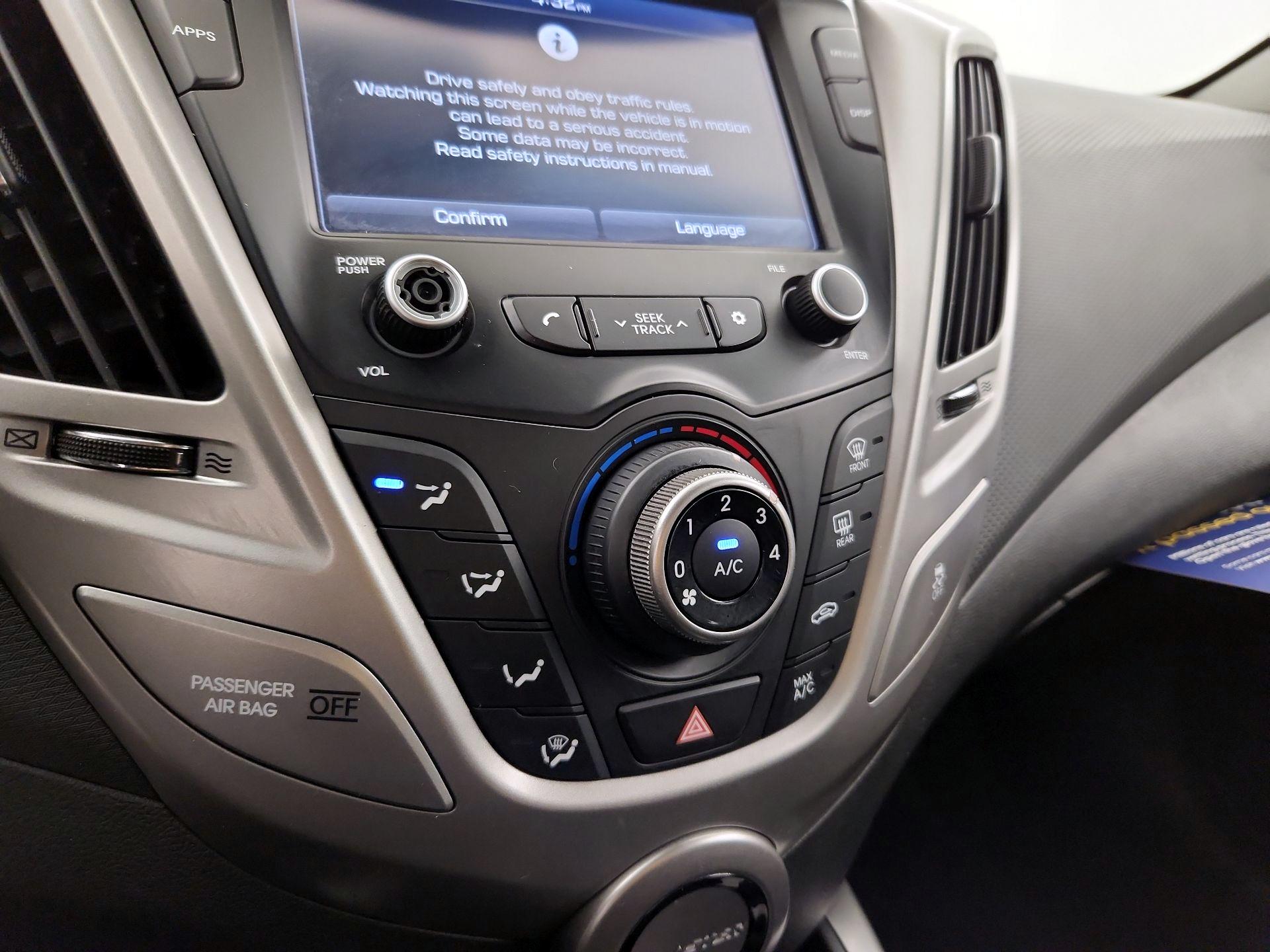Thumbnail: 2017 Hyundai Veloster - 16