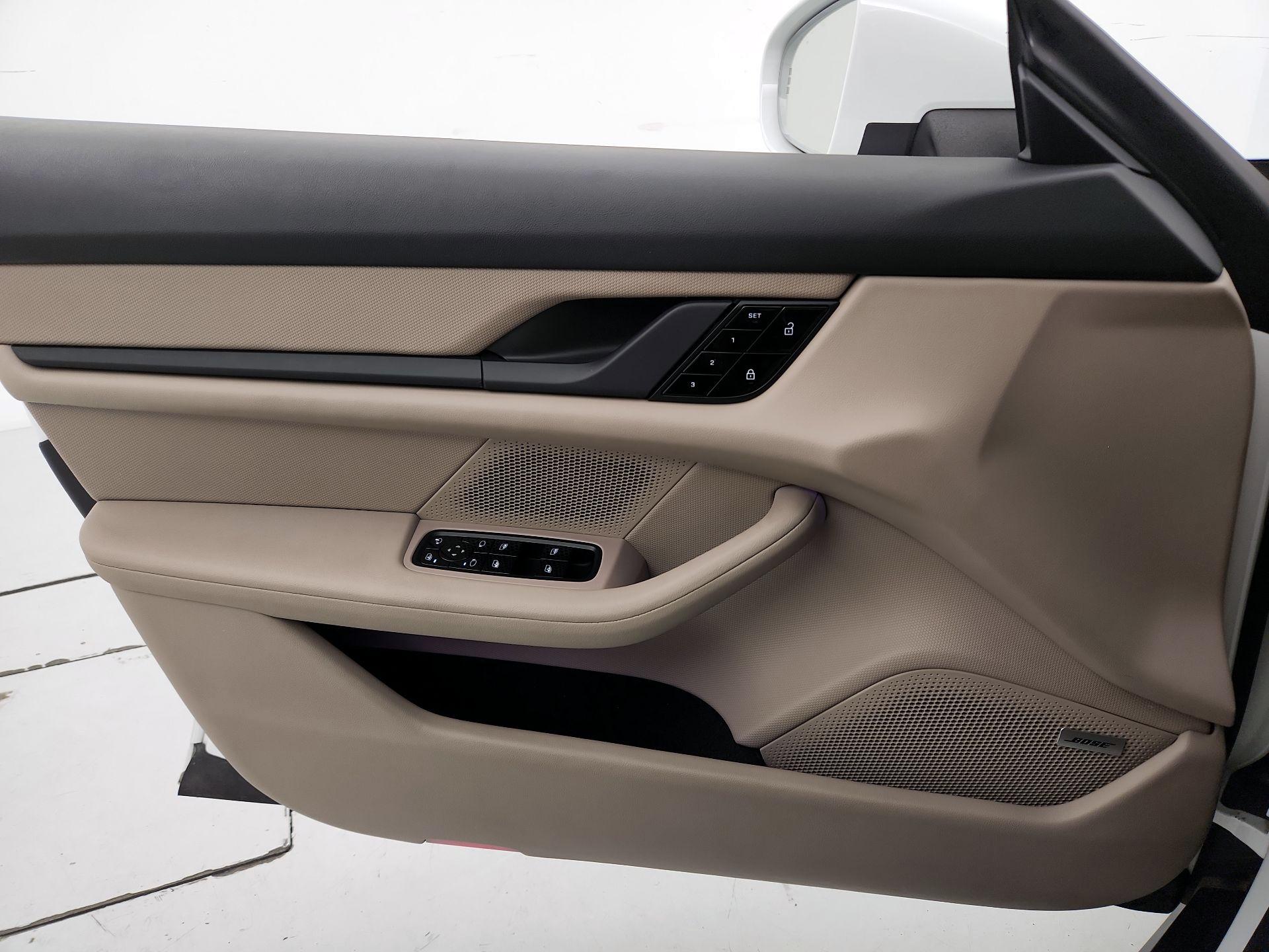 Thumbnail: 2021 Porsche Taycan - 12