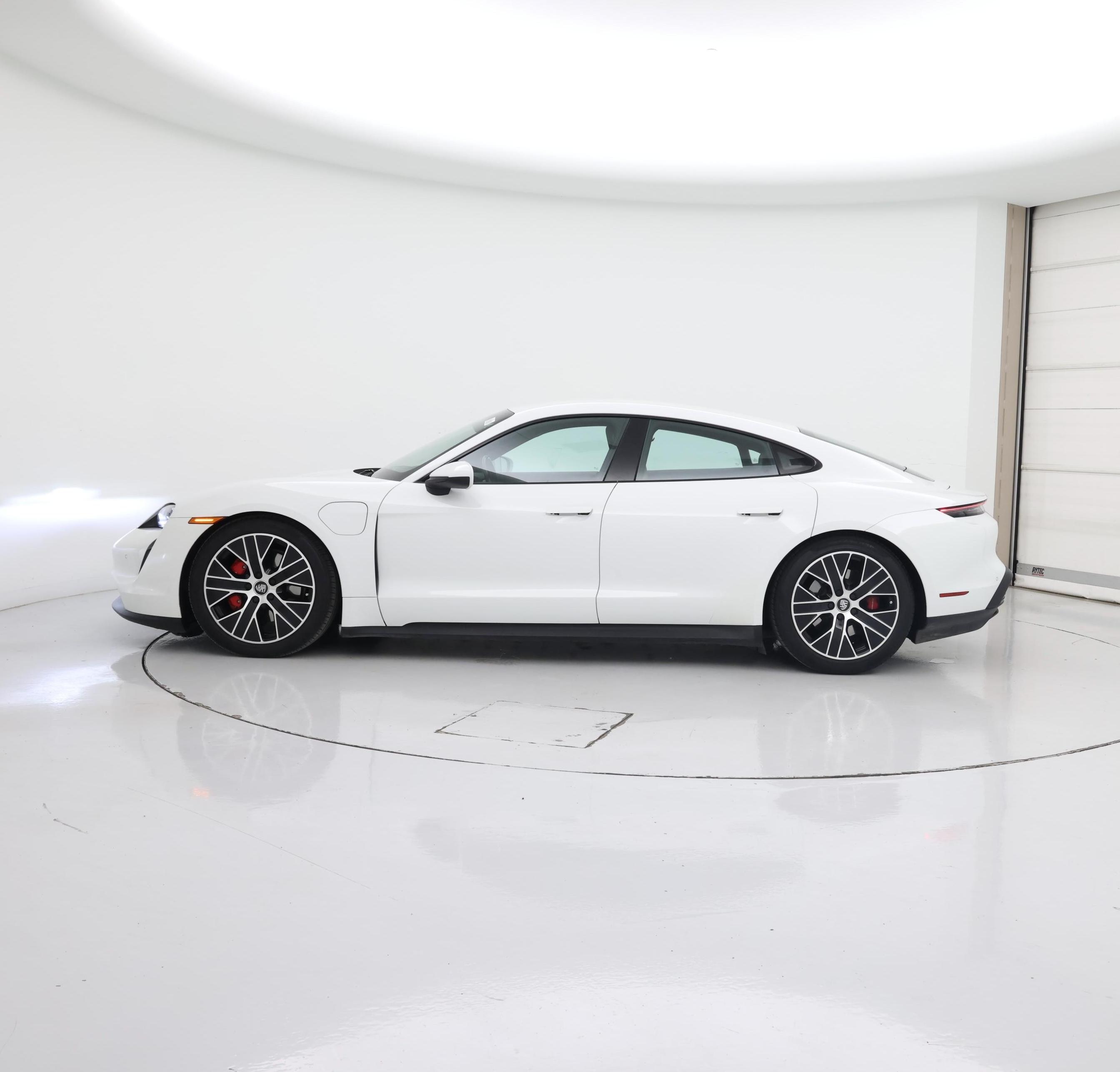 Thumbnail: 2021 Porsche Taycan - 3