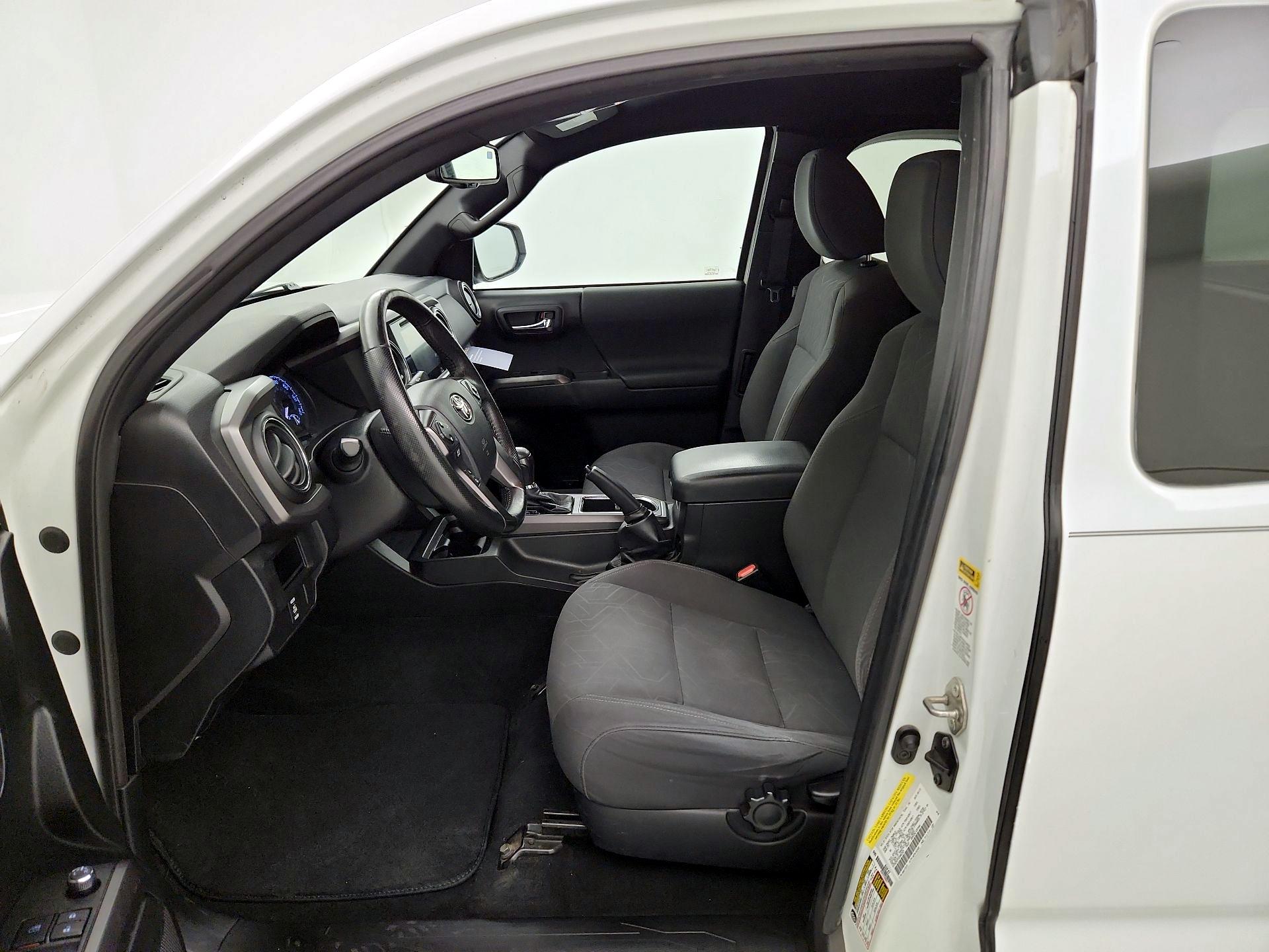 Thumbnail: 2016 Toyota Tacoma - 11
