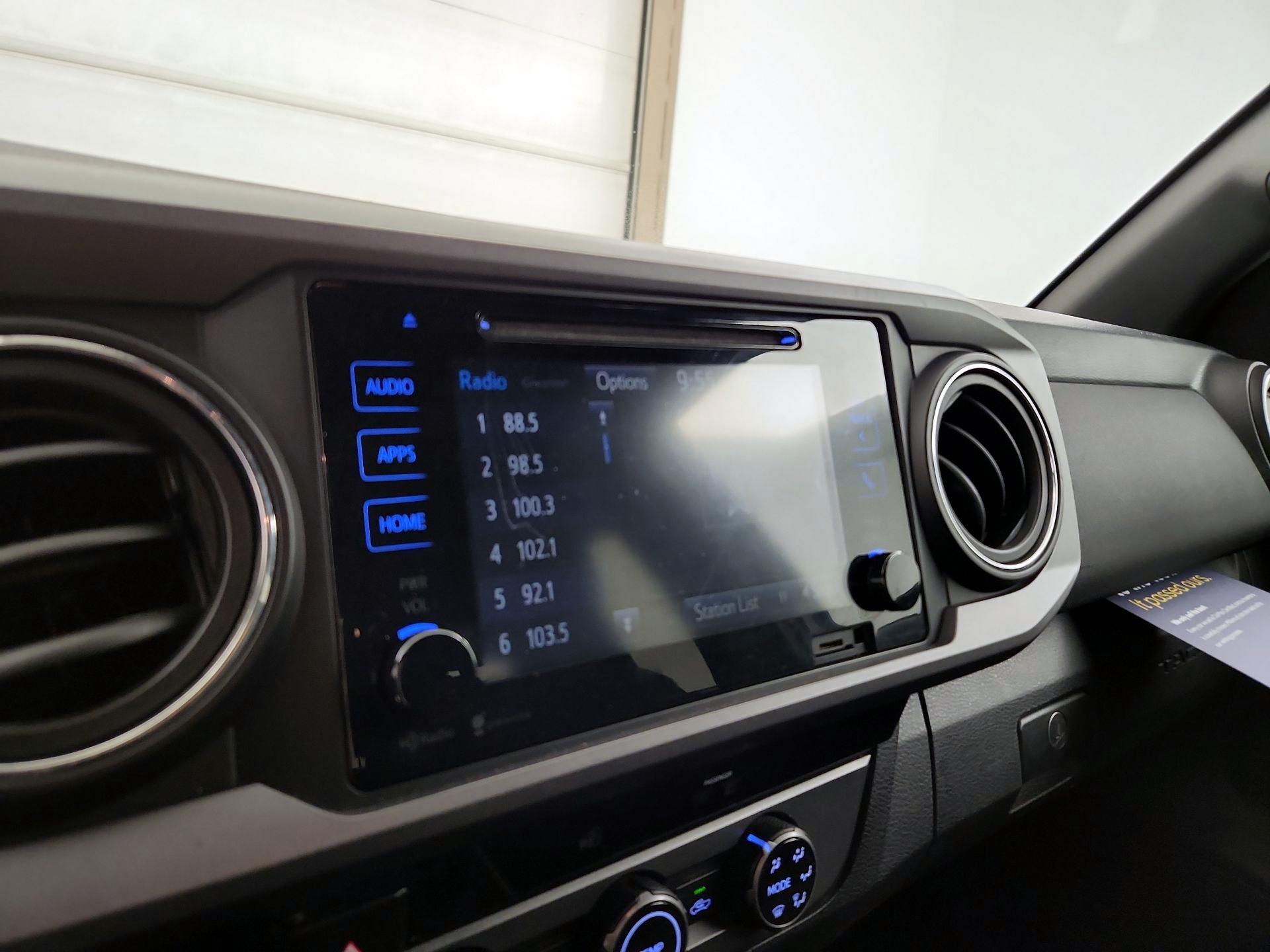 Thumbnail: 2016 Toyota Tacoma - 15