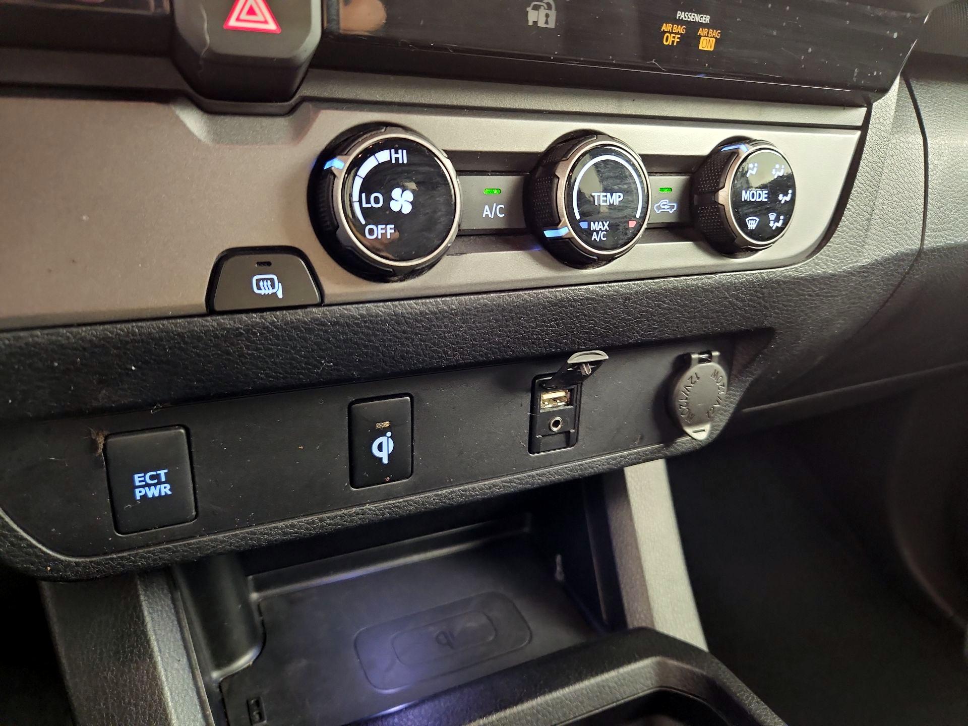 Thumbnail: 2016 Toyota Tacoma - 18