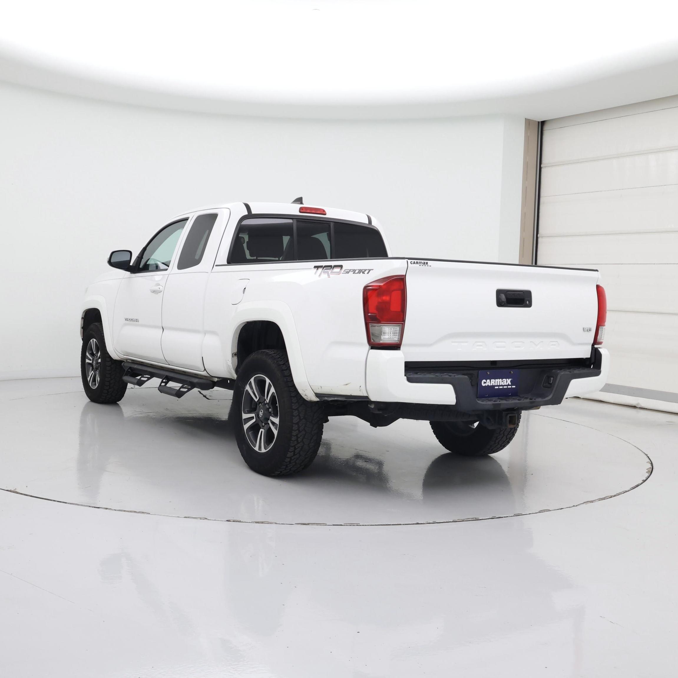 Thumbnail: 2016 Toyota Tacoma - 2