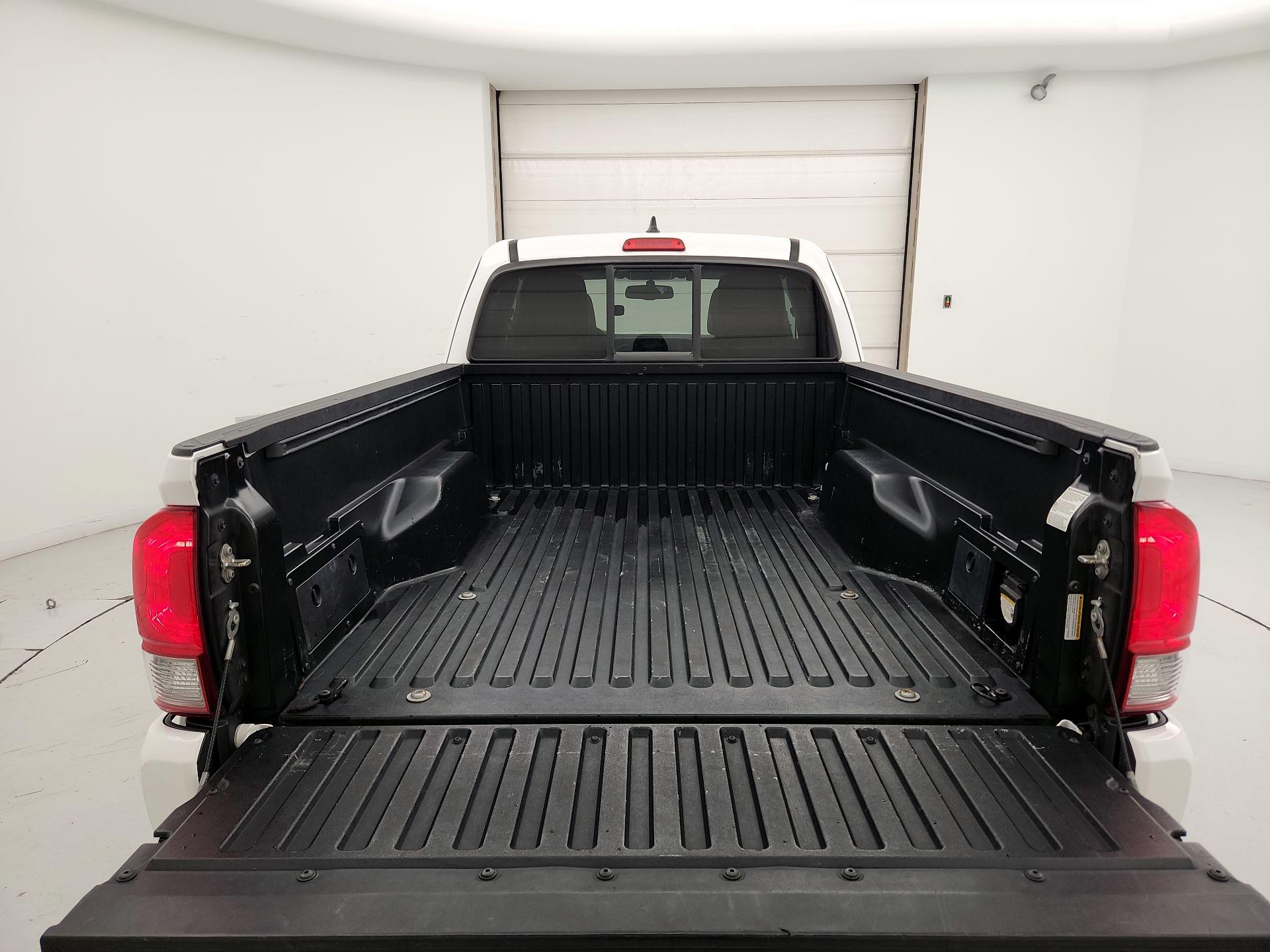 Thumbnail: 2016 Toyota Tacoma - 20