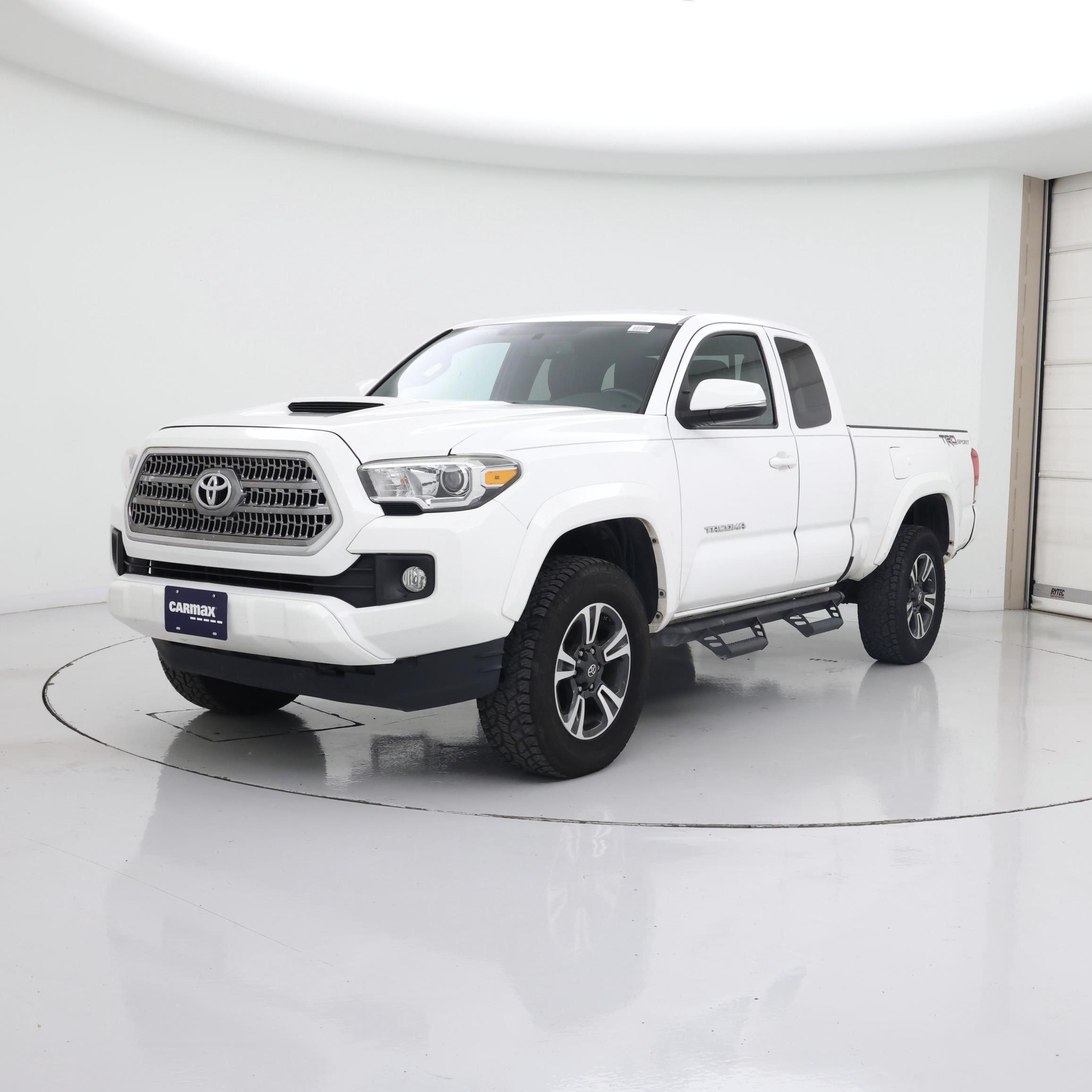 Thumbnail: 2016 Toyota Tacoma - 4