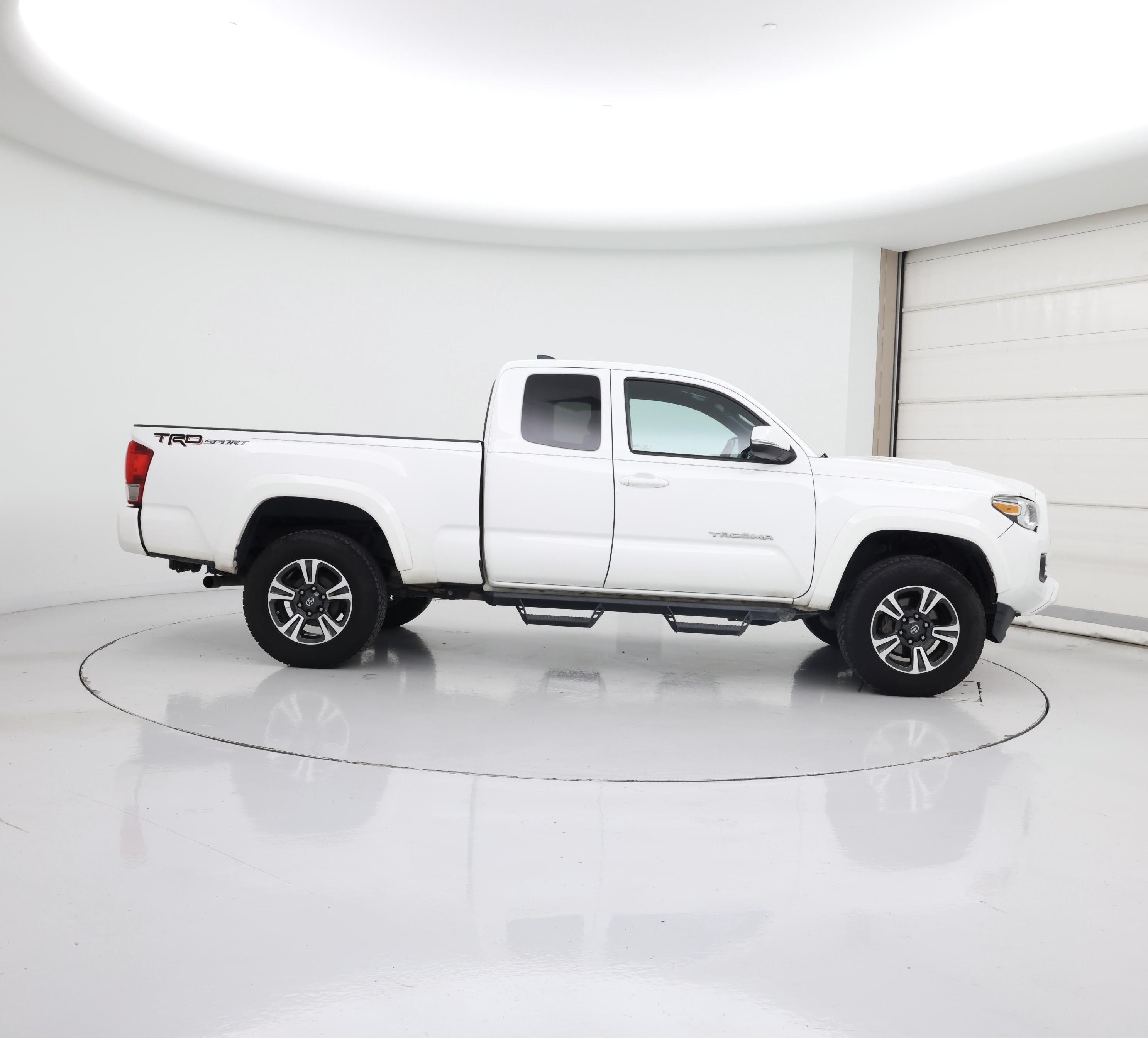 Thumbnail: 2016 Toyota Tacoma - 7