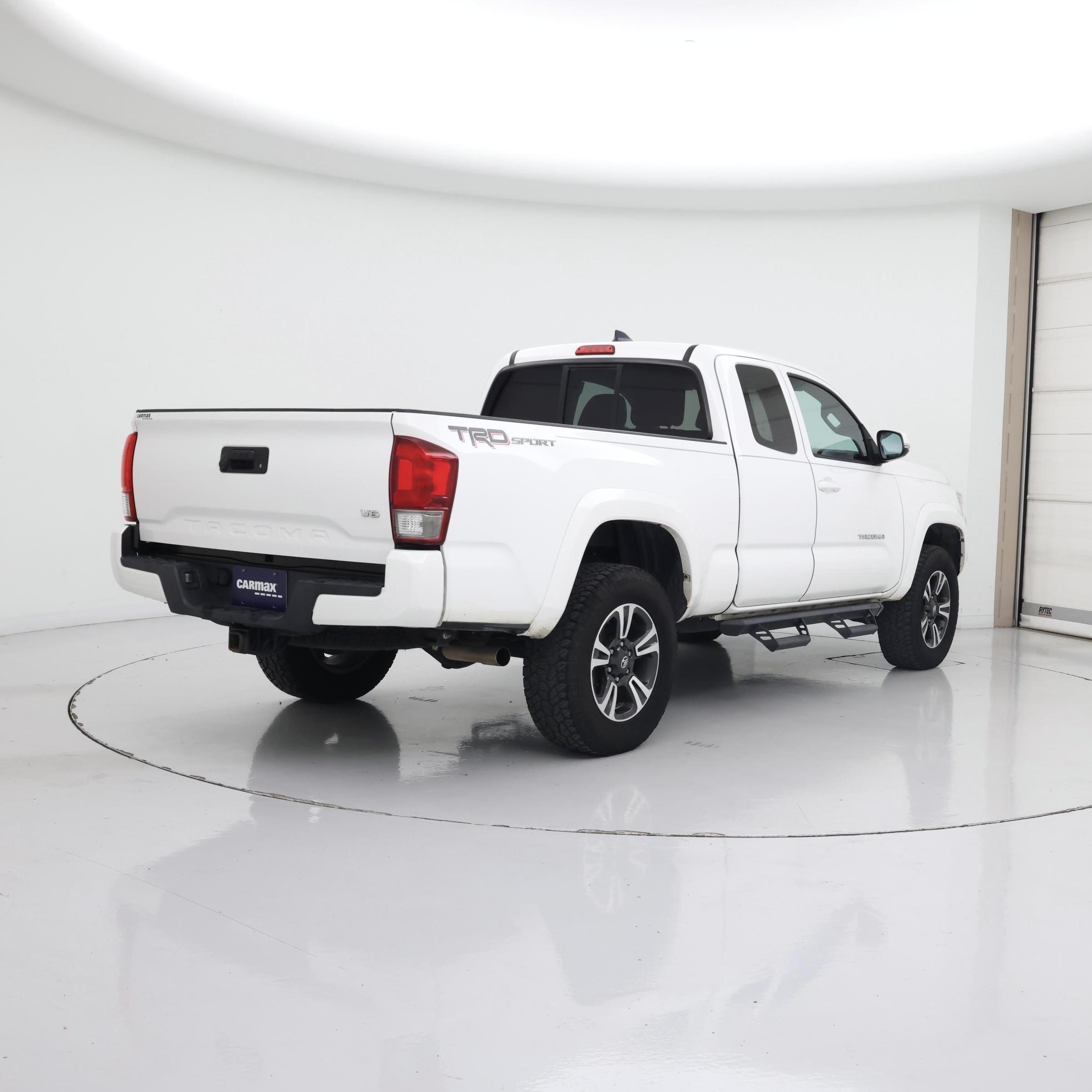 Thumbnail: 2016 Toyota Tacoma - 8
