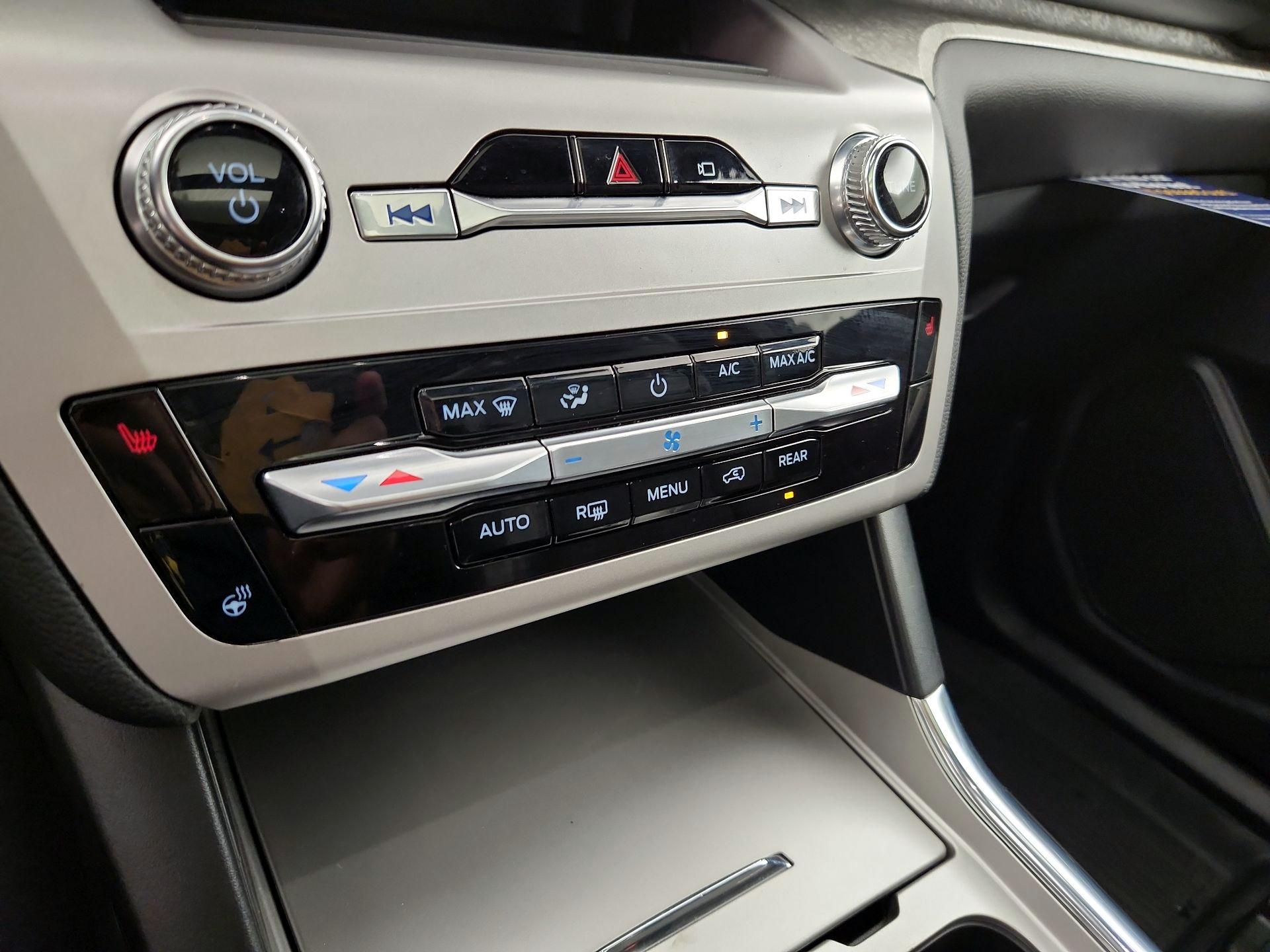 Thumbnail: 2022 Ford Explorer - 17