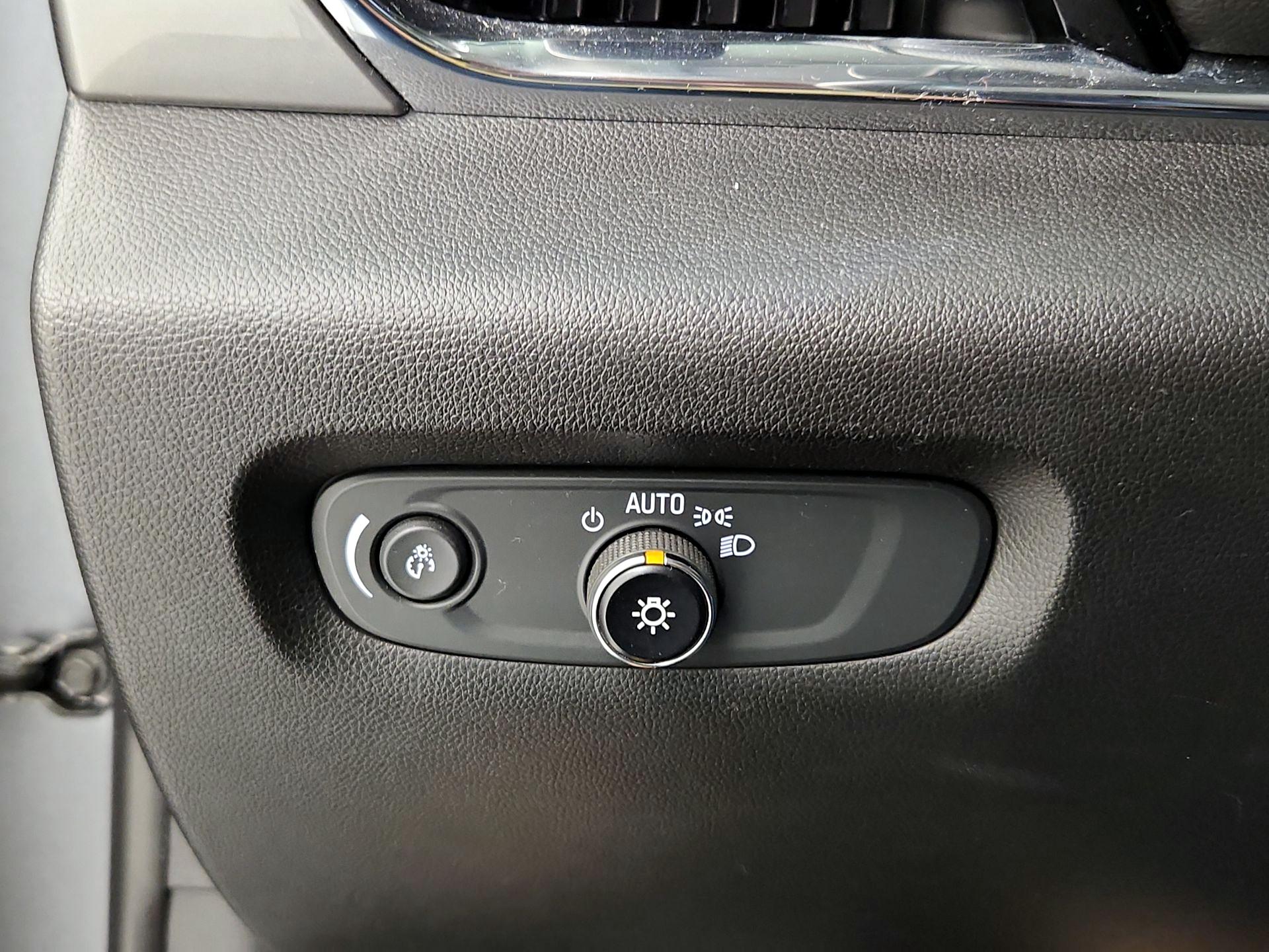 Thumbnail: 2020 Chevrolet Traverse - 13