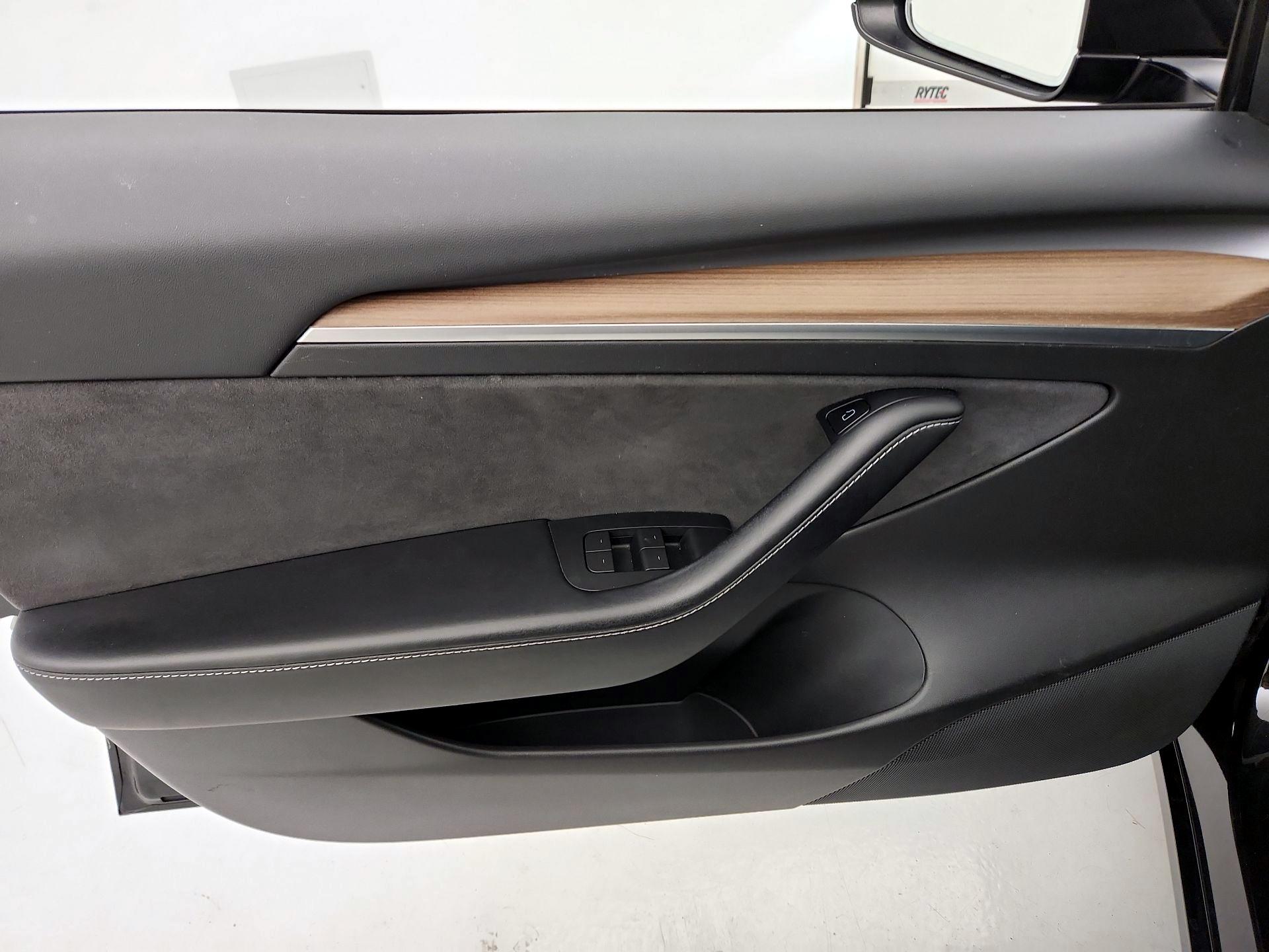 Thumbnail: 2021 Tesla Model 3 - 12
