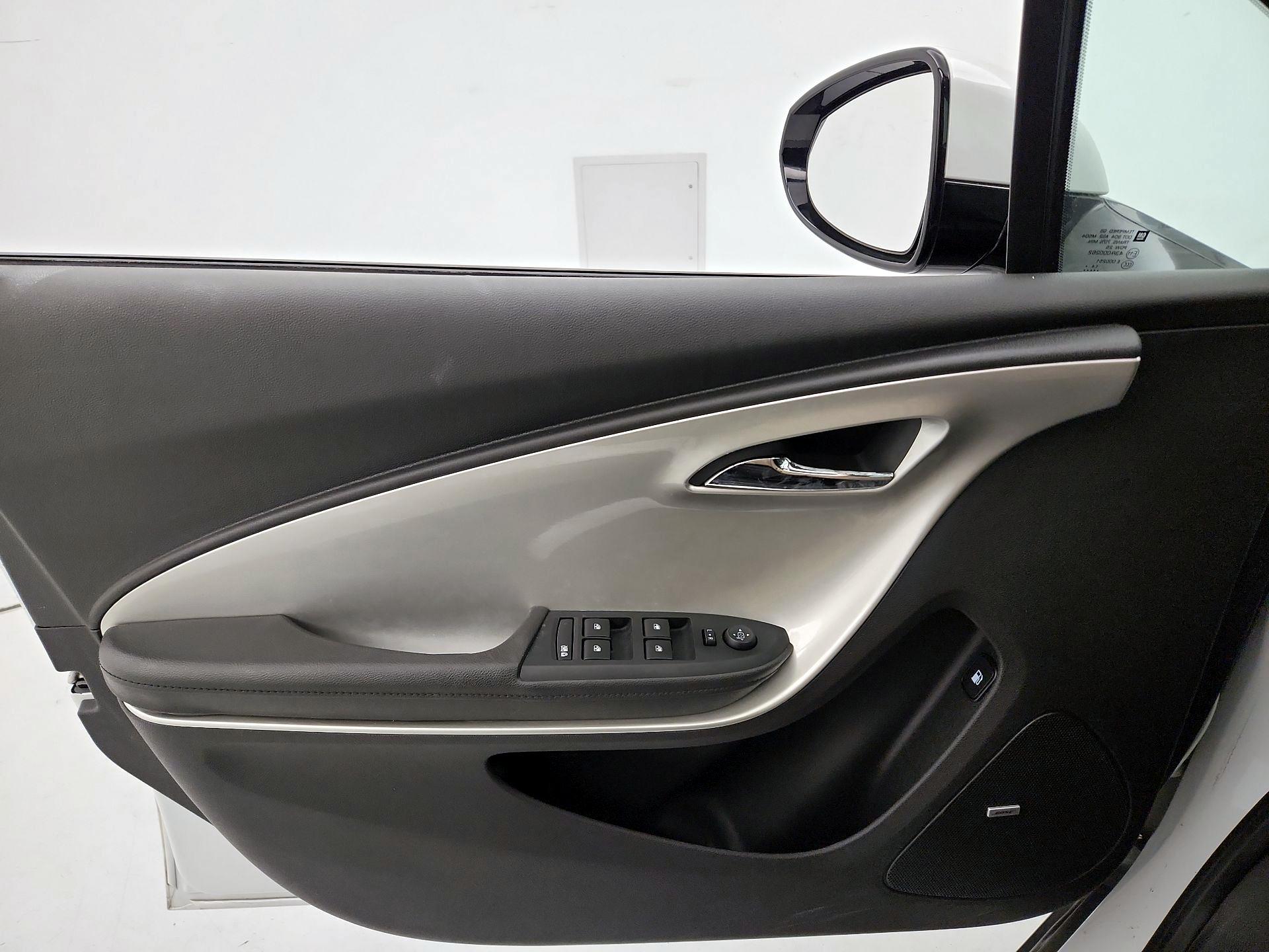 Thumbnail: 2015 Chevrolet Volt - 12
