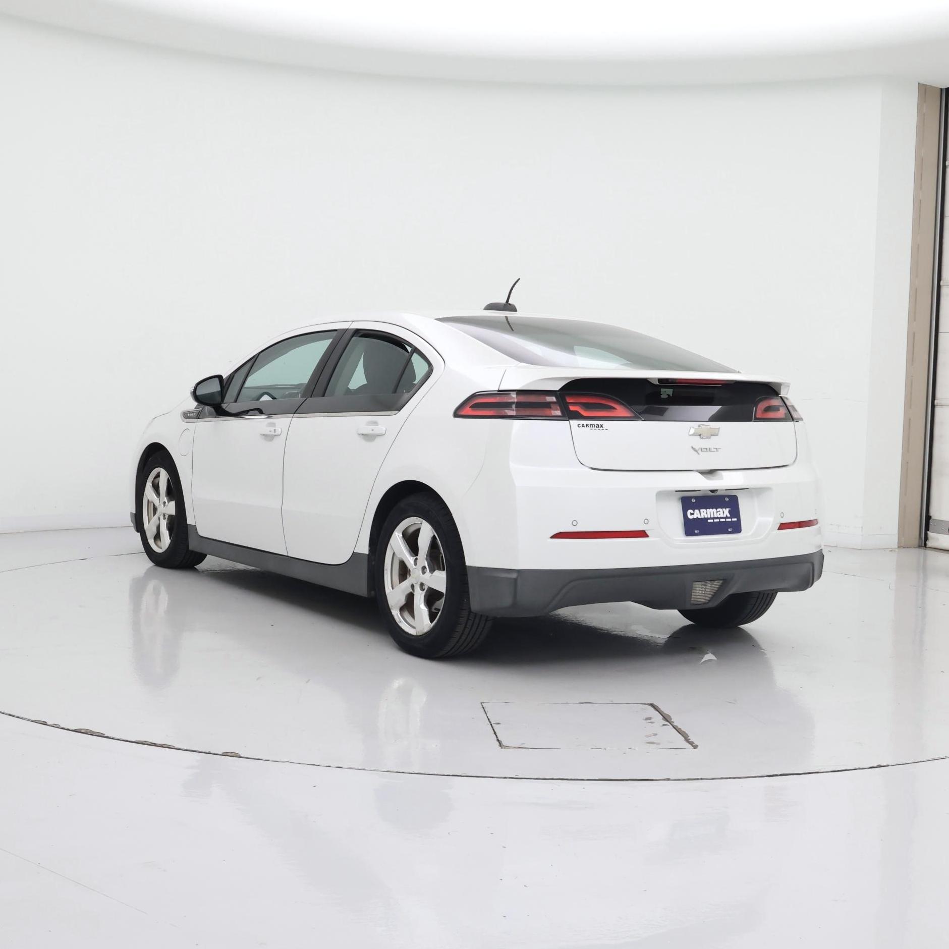 Thumbnail: 2015 Chevrolet Volt - 2