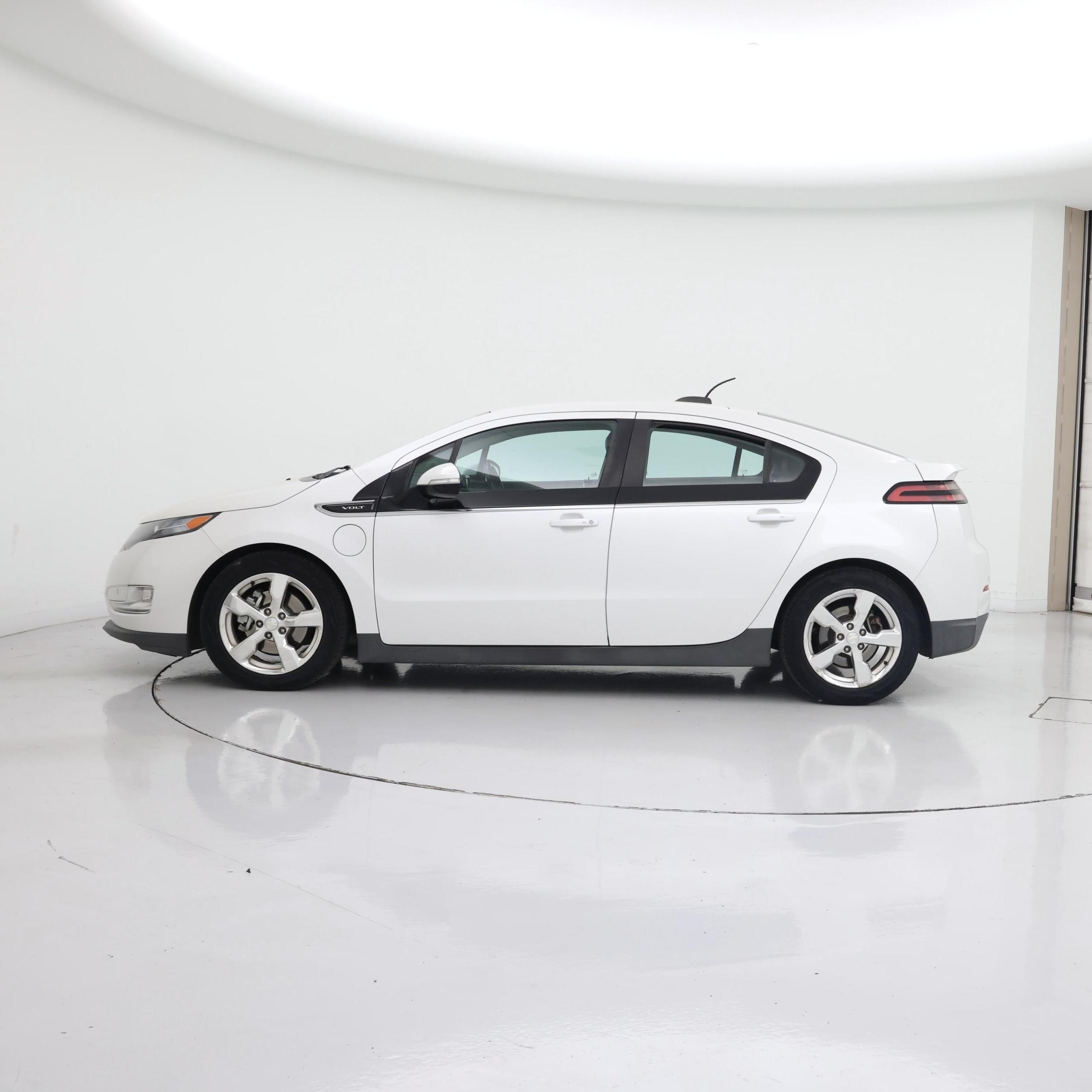 Thumbnail: 2015 Chevrolet Volt - 3