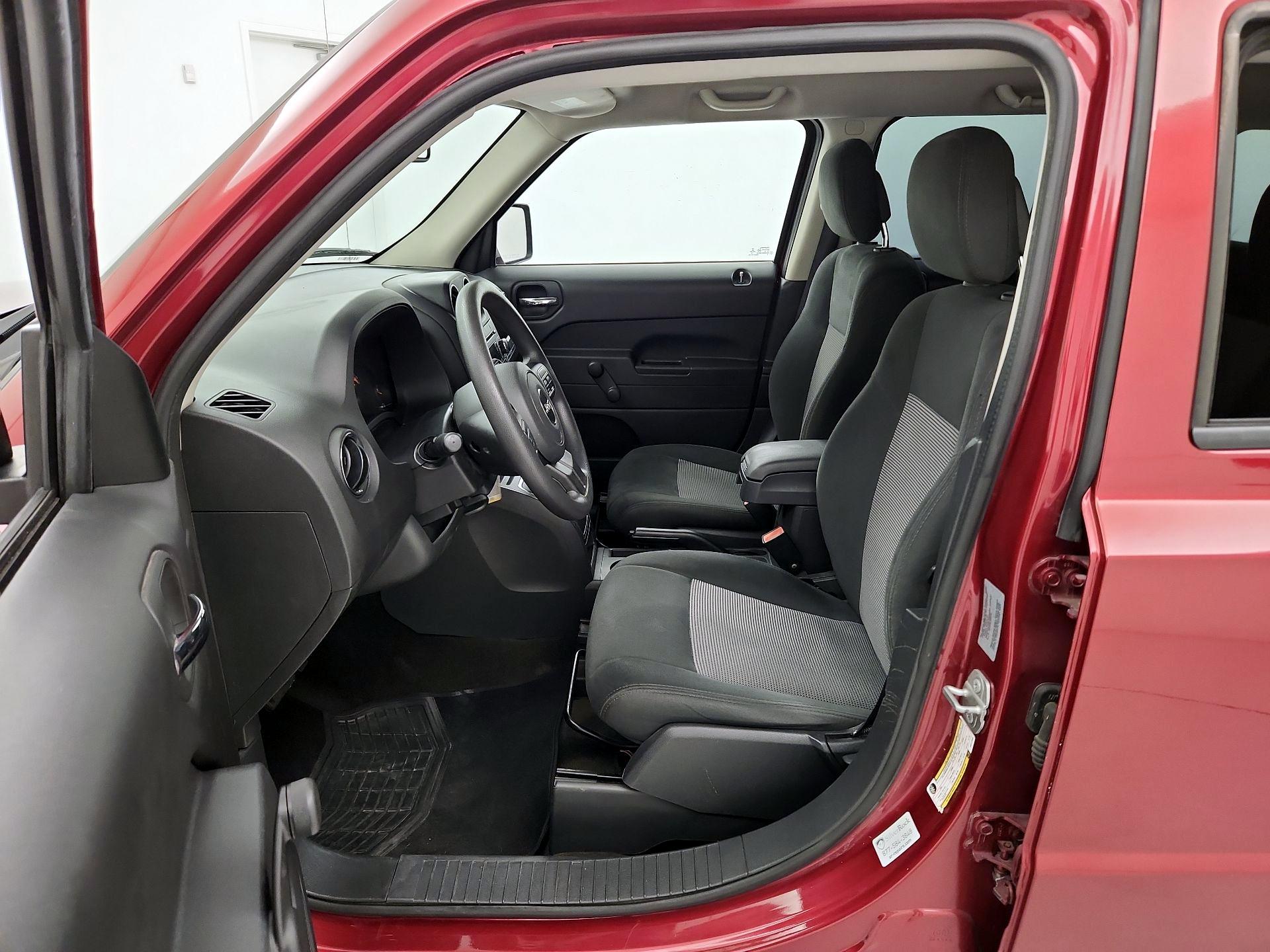 Thumbnail: 2017 Jeep Patriot - 11