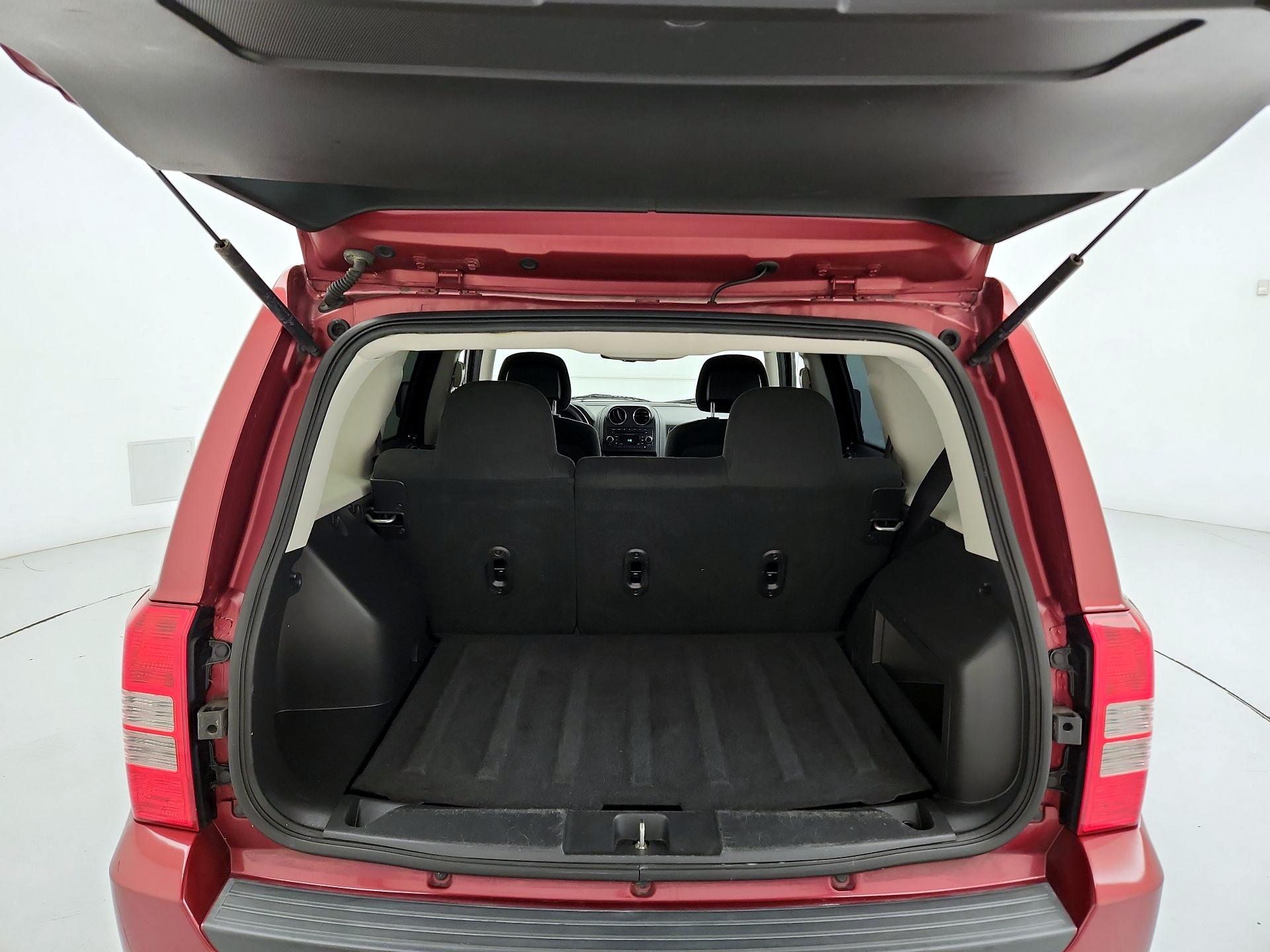 Thumbnail: 2017 Jeep Patriot - 18