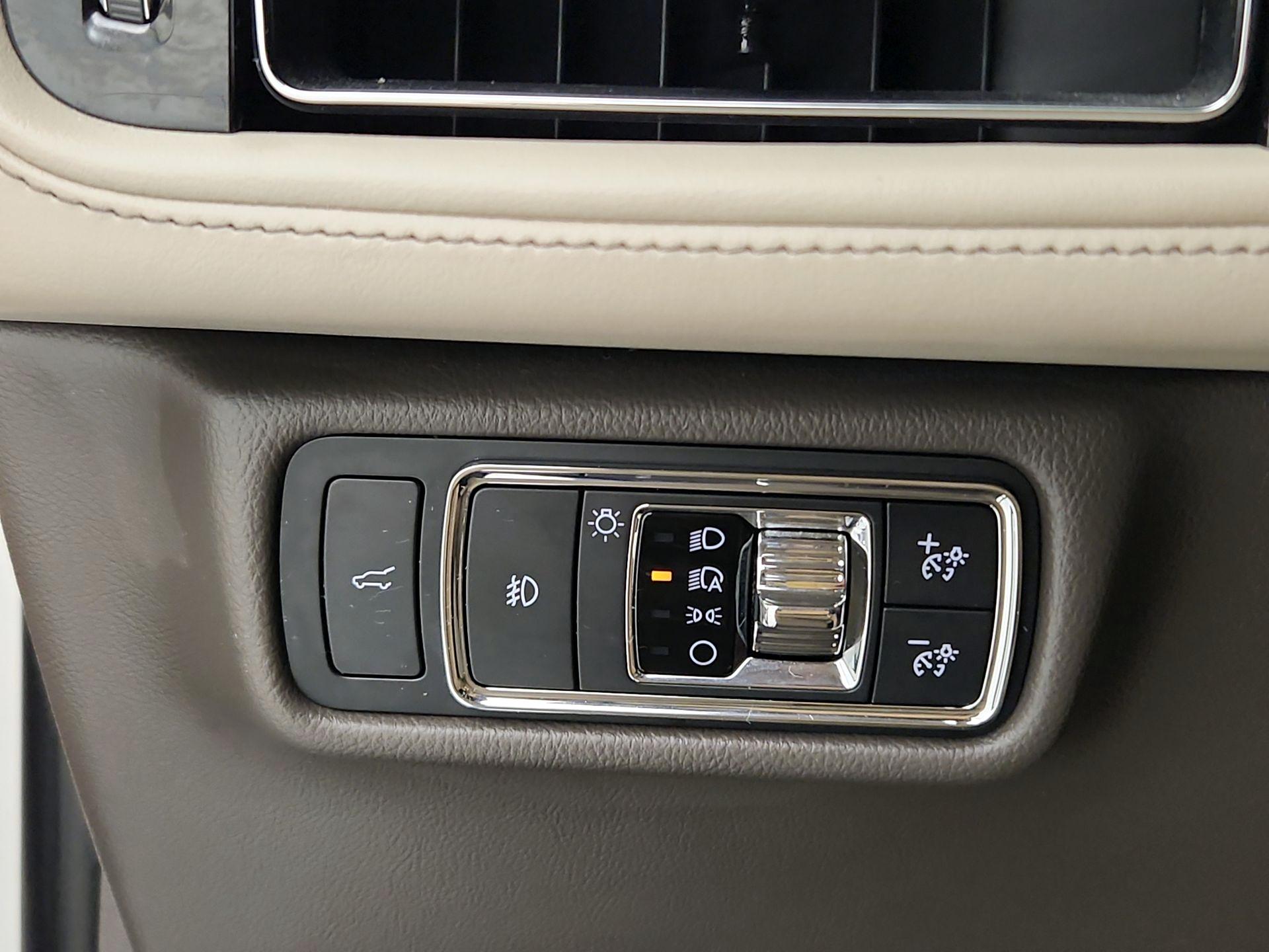 Thumbnail: 2020 Lincoln Aviator - 13