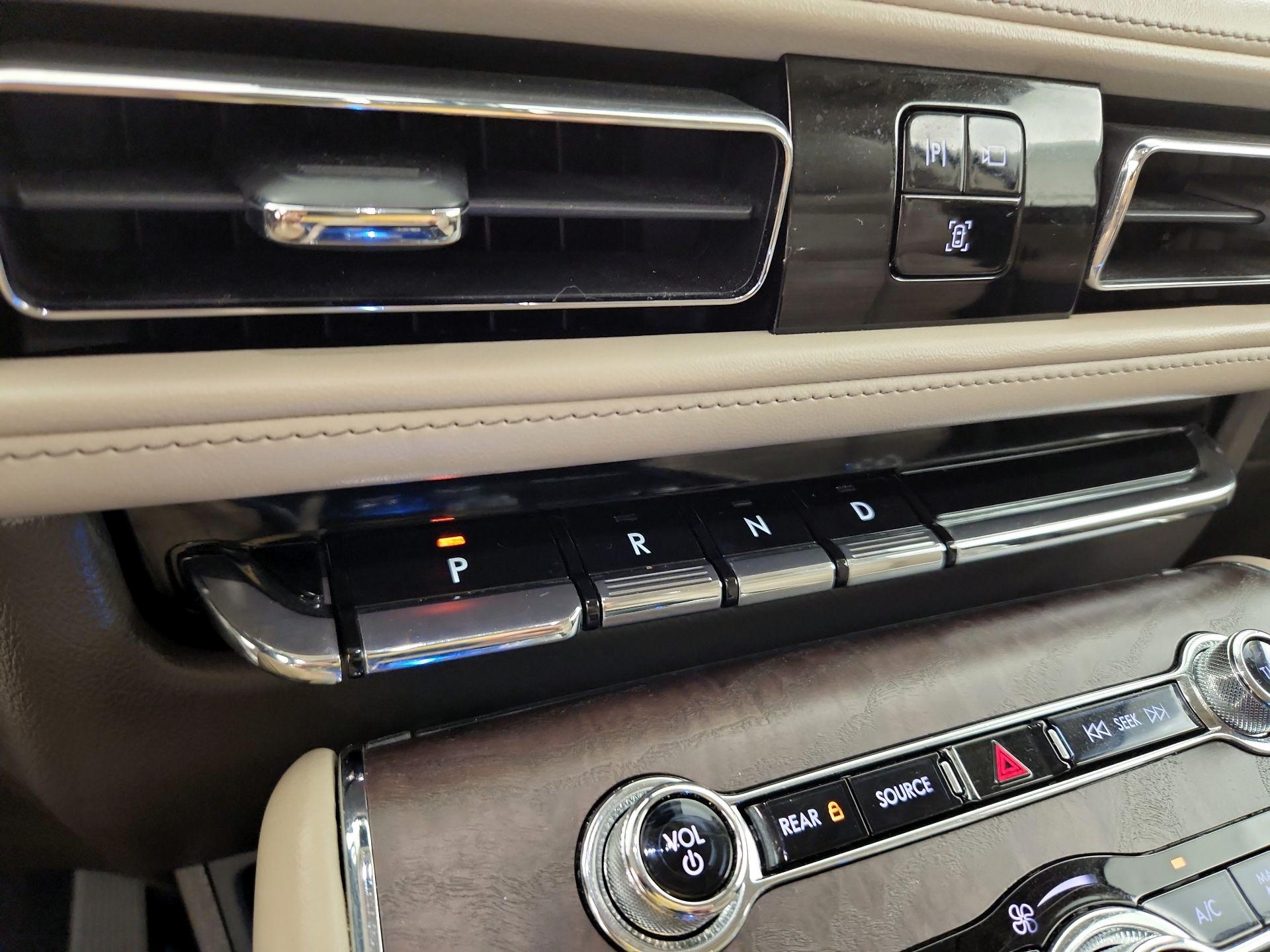 Thumbnail: 2020 Lincoln Aviator - 18