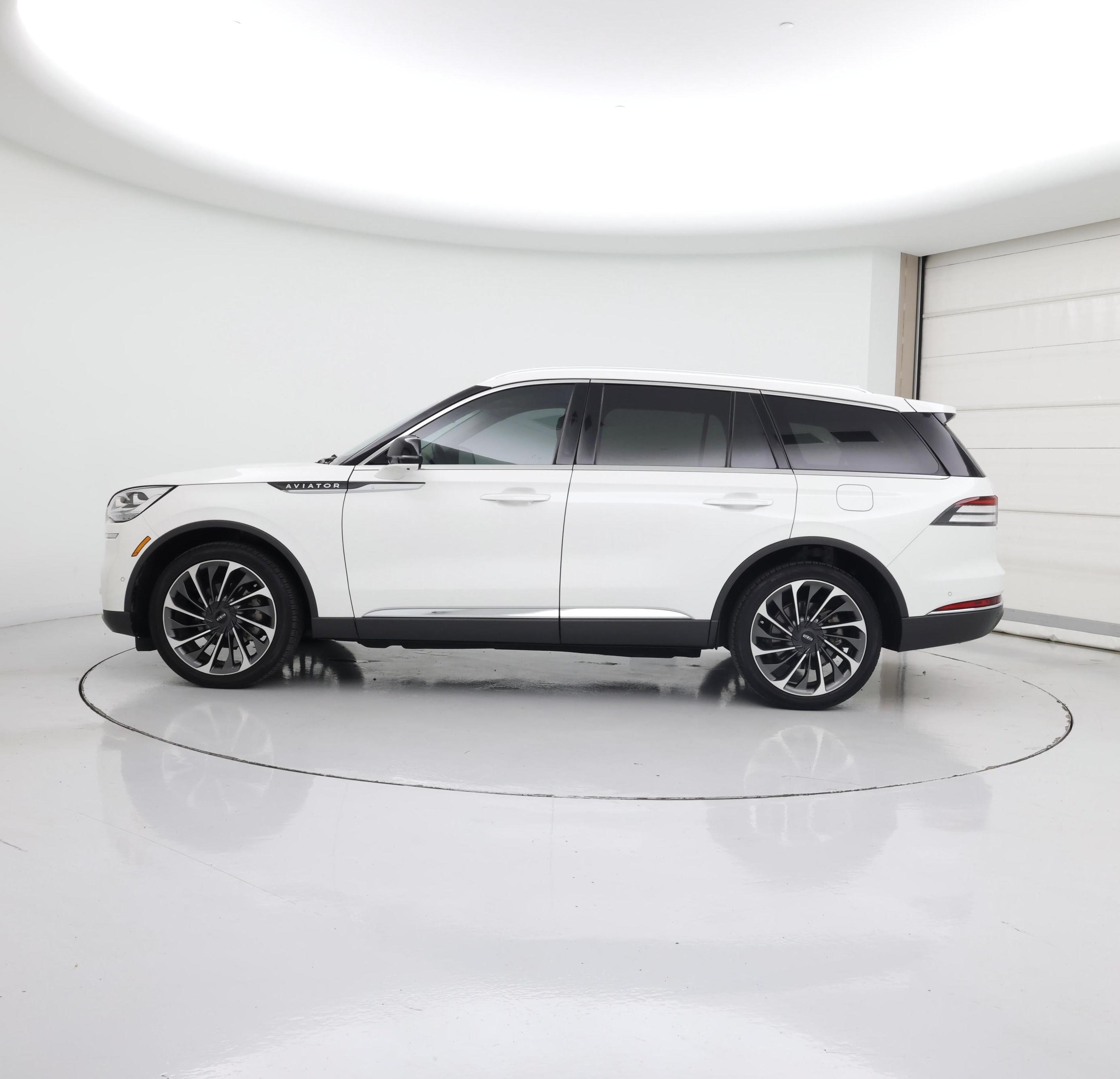 Thumbnail: 2020 Lincoln Aviator - 3