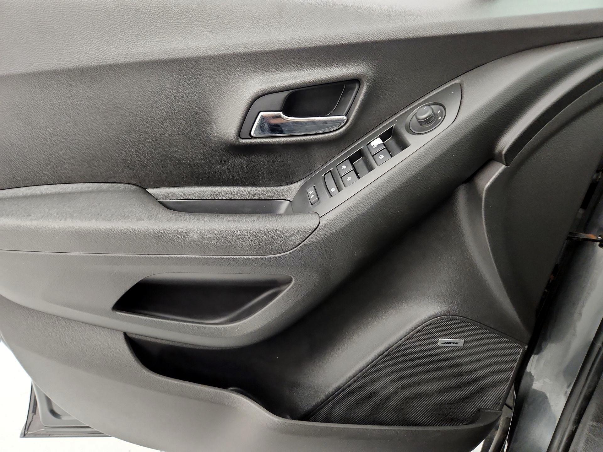 Thumbnail: 2017 Chevrolet Trax - 12
