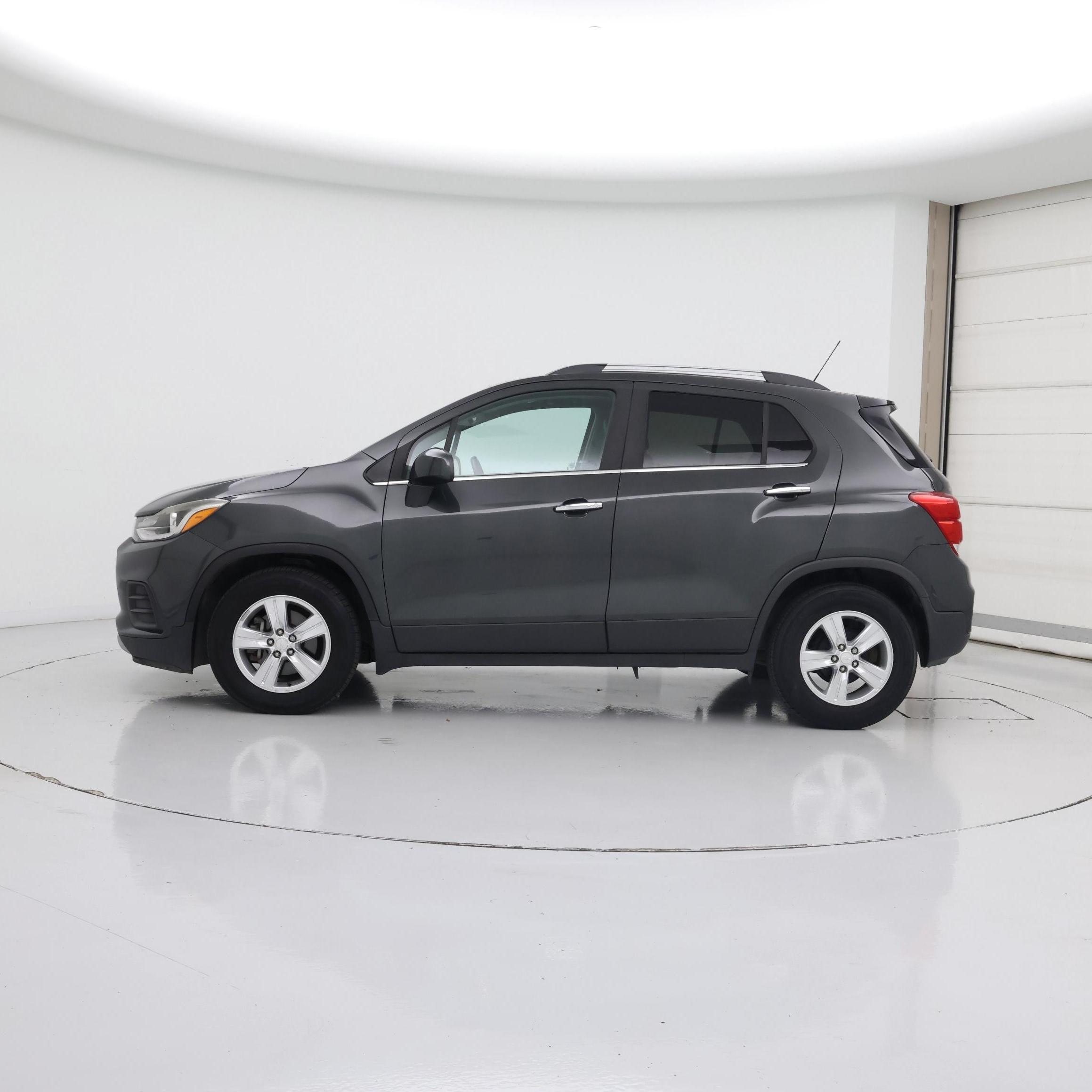 Thumbnail: 2017 Chevrolet Trax - 3