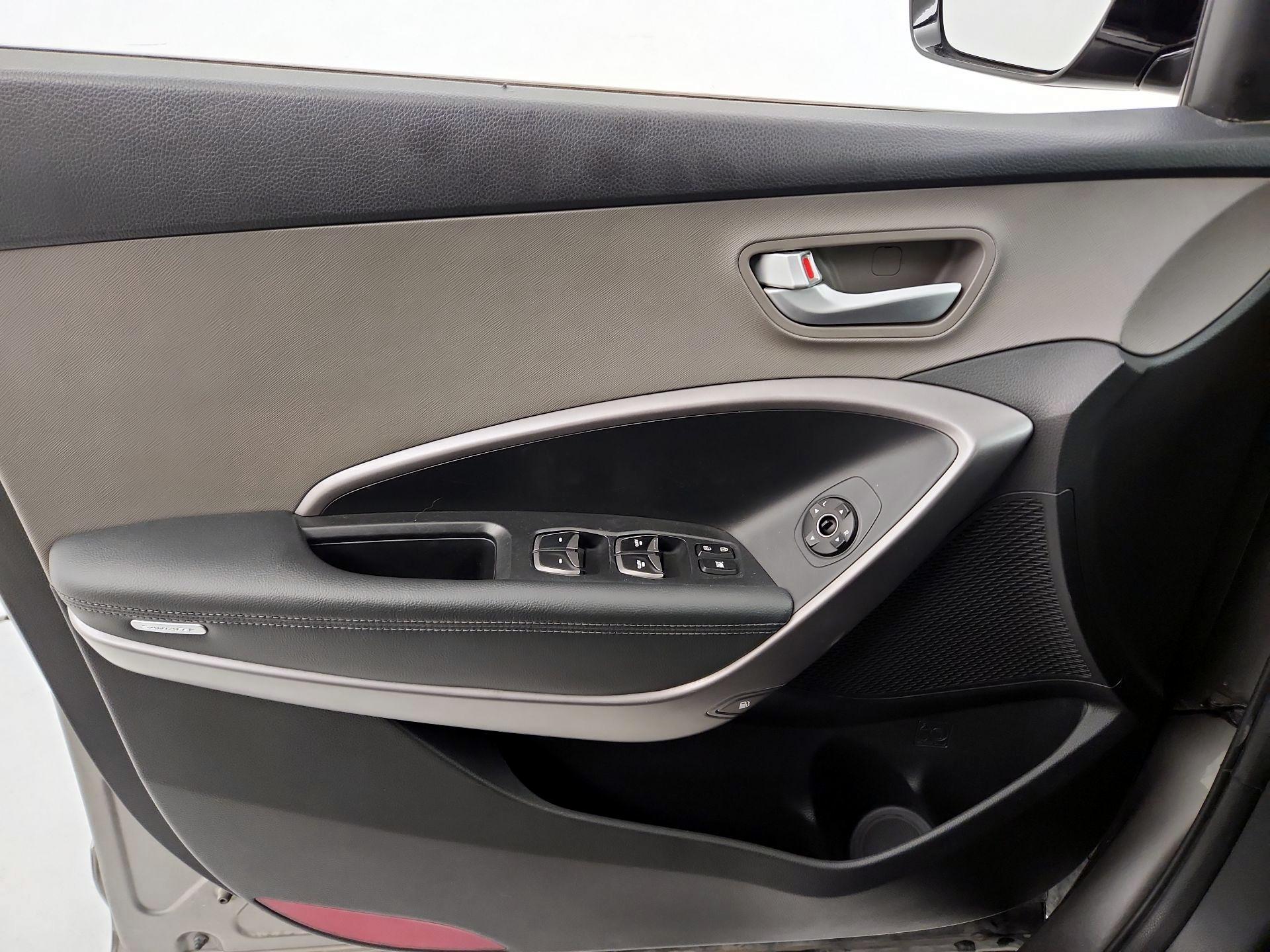 Thumbnail: 2016 Hyundai Santa Fe - 12