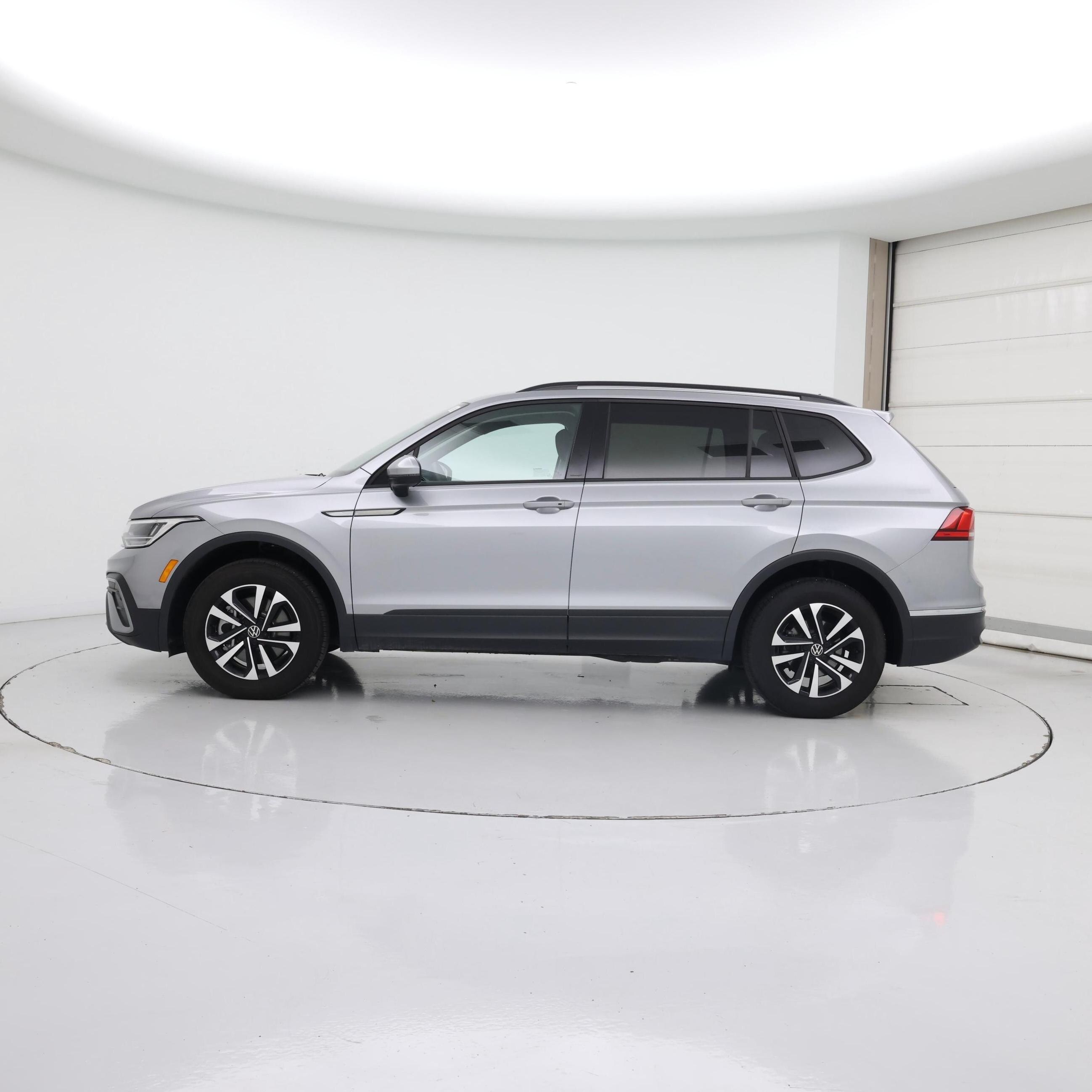 Thumbnail: 2024 Volkswagen Tiguan - 3