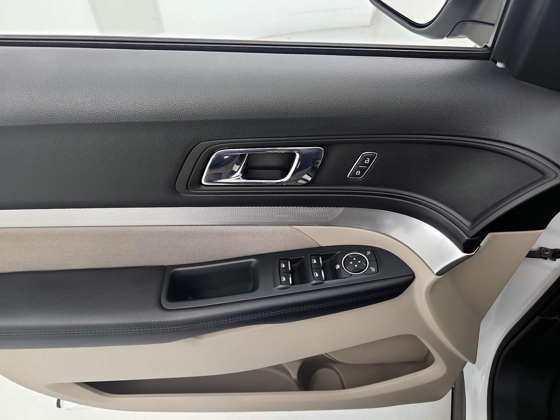 Thumbnail: 2019 Ford Explorer - 12