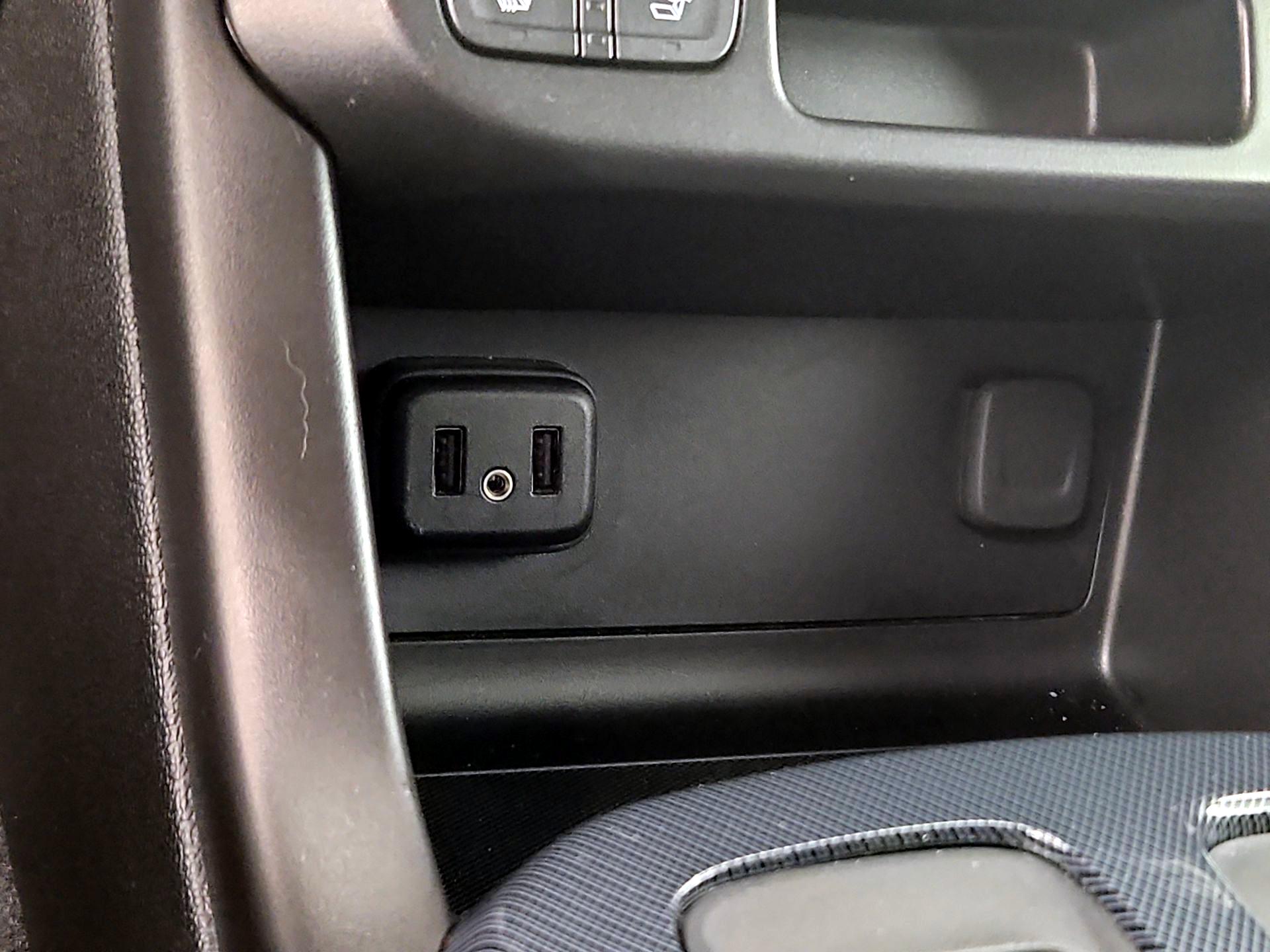 Thumbnail: 2022 Chevrolet Colorado - 18