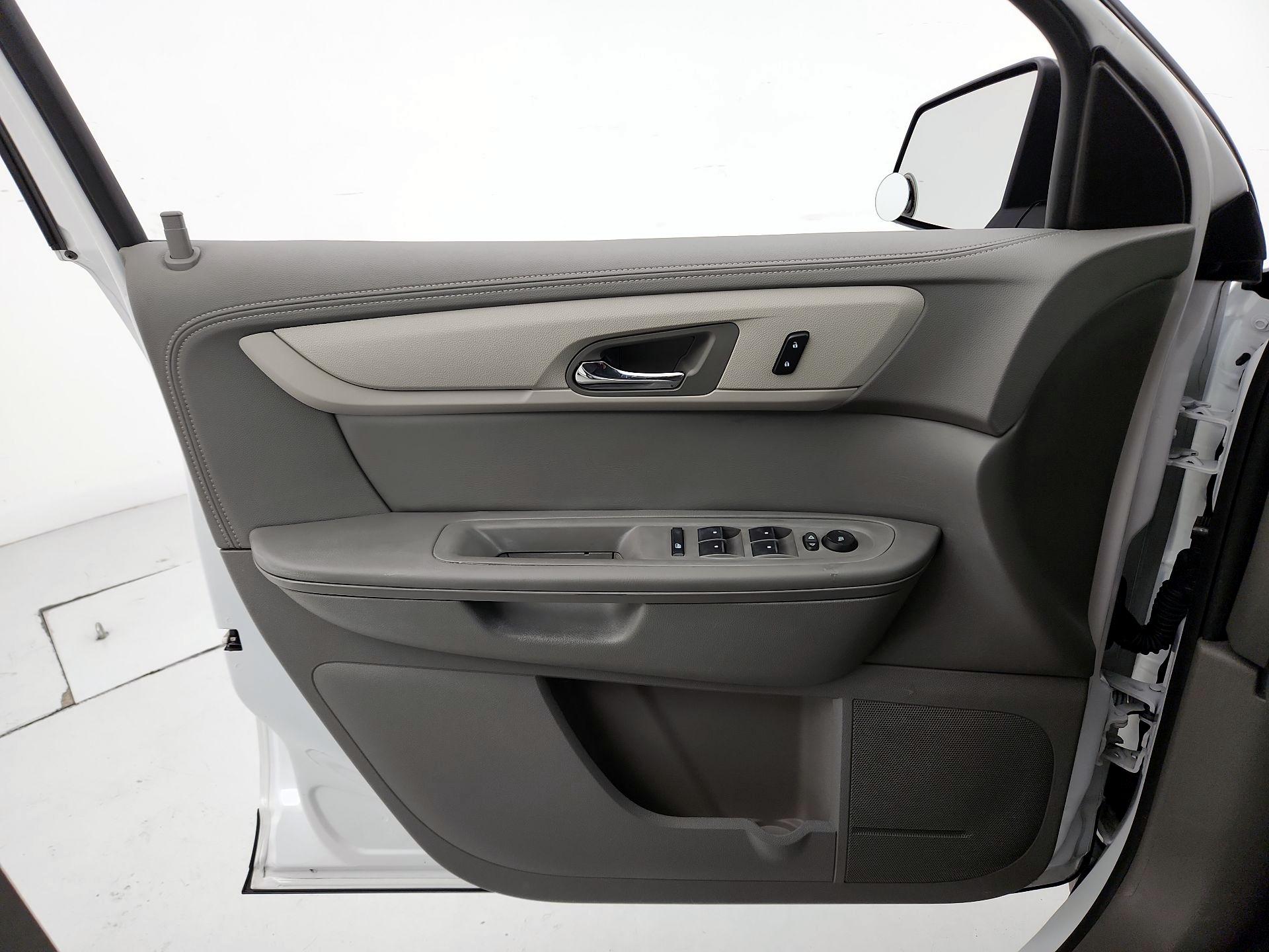 Thumbnail: 2017 Chevrolet Traverse - 12