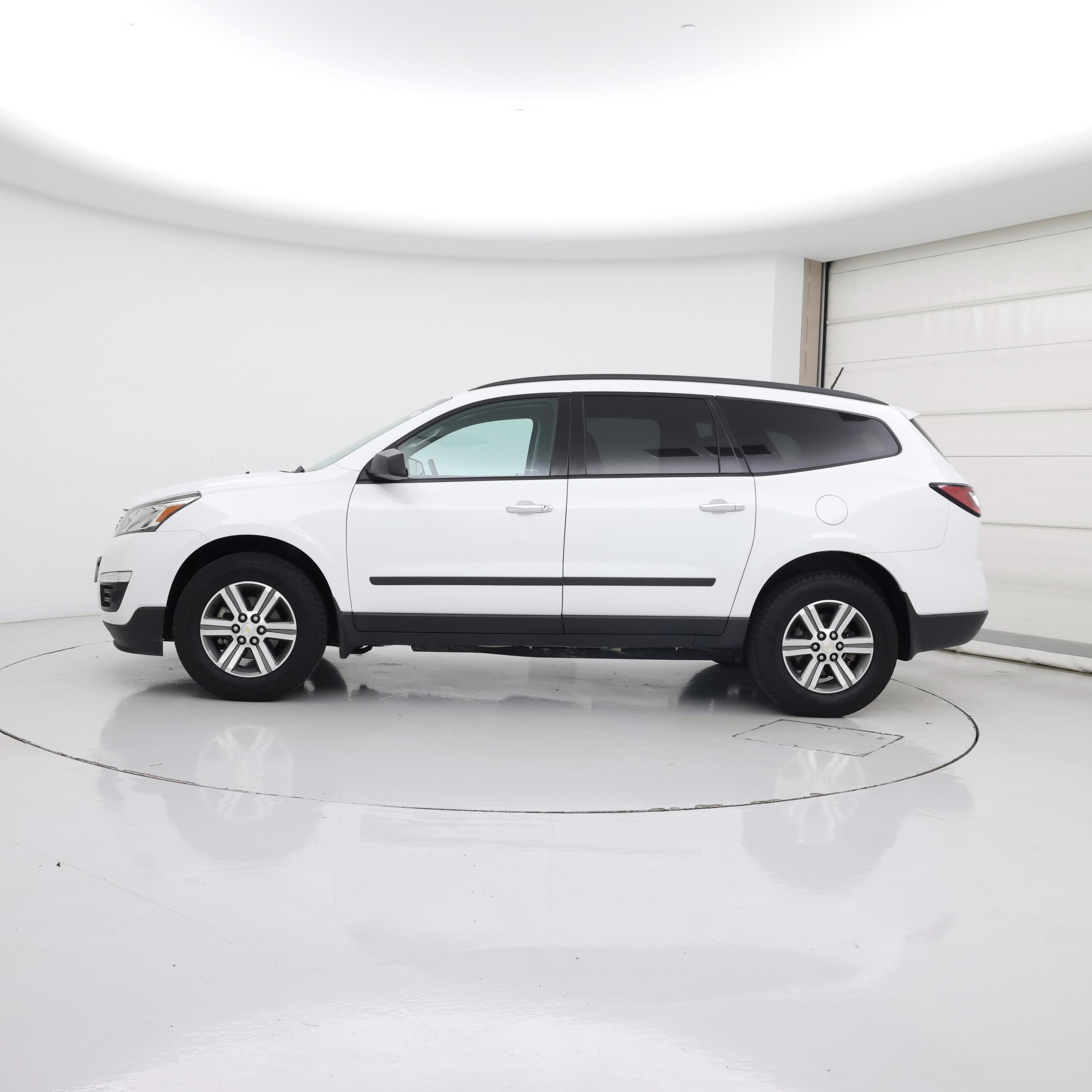 Thumbnail: 2017 Chevrolet Traverse - 3