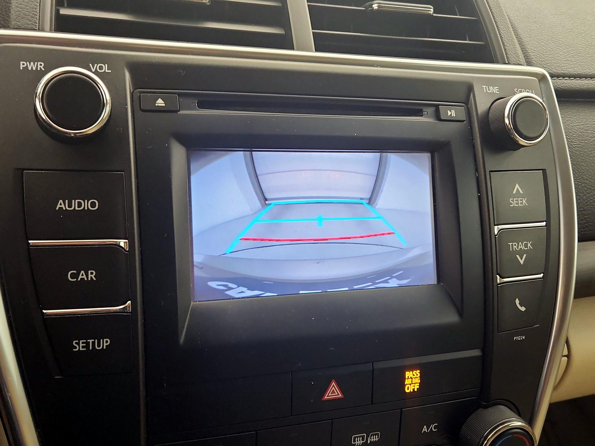 Thumbnail: 2016 Toyota Camry - 14