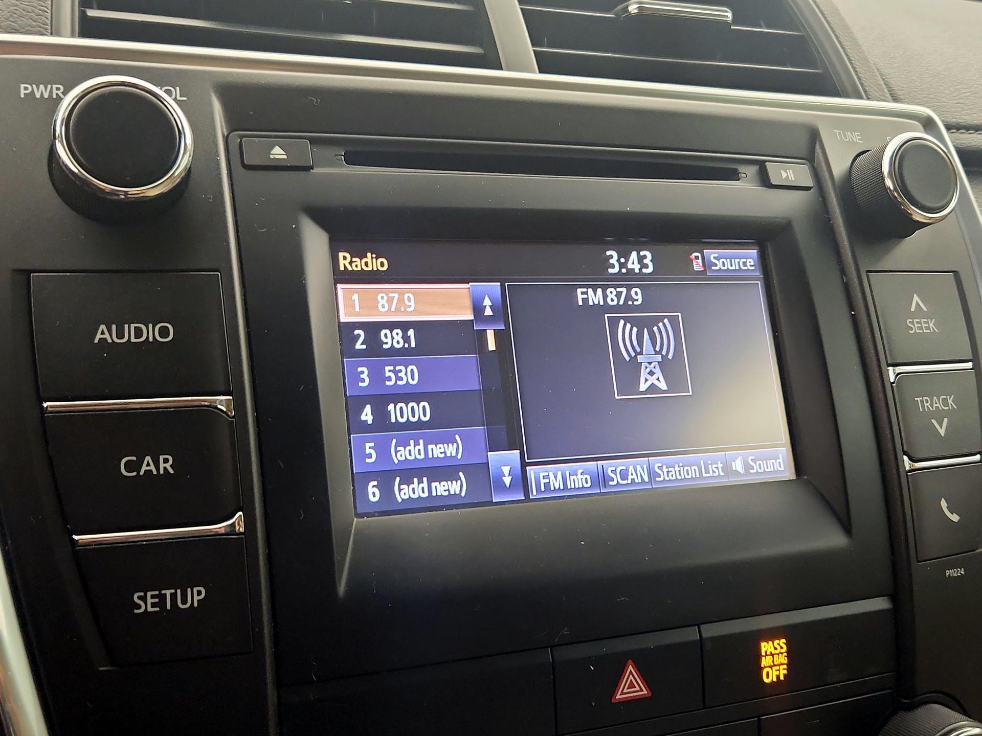 Thumbnail: 2016 Toyota Camry - 15