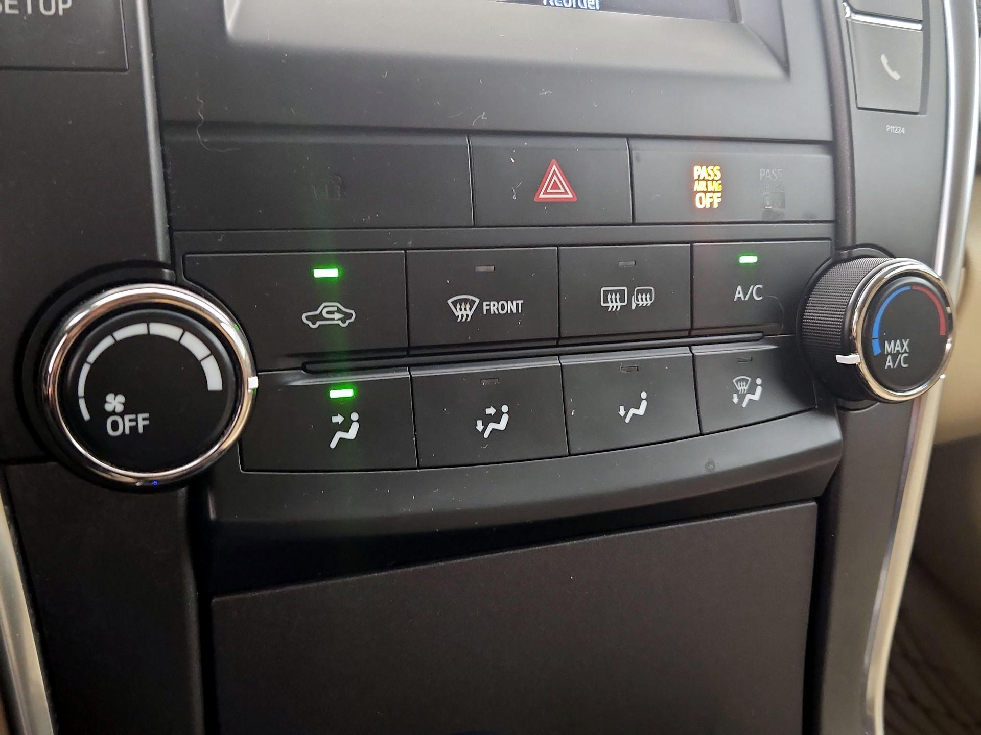 Thumbnail: 2016 Toyota Camry - 16