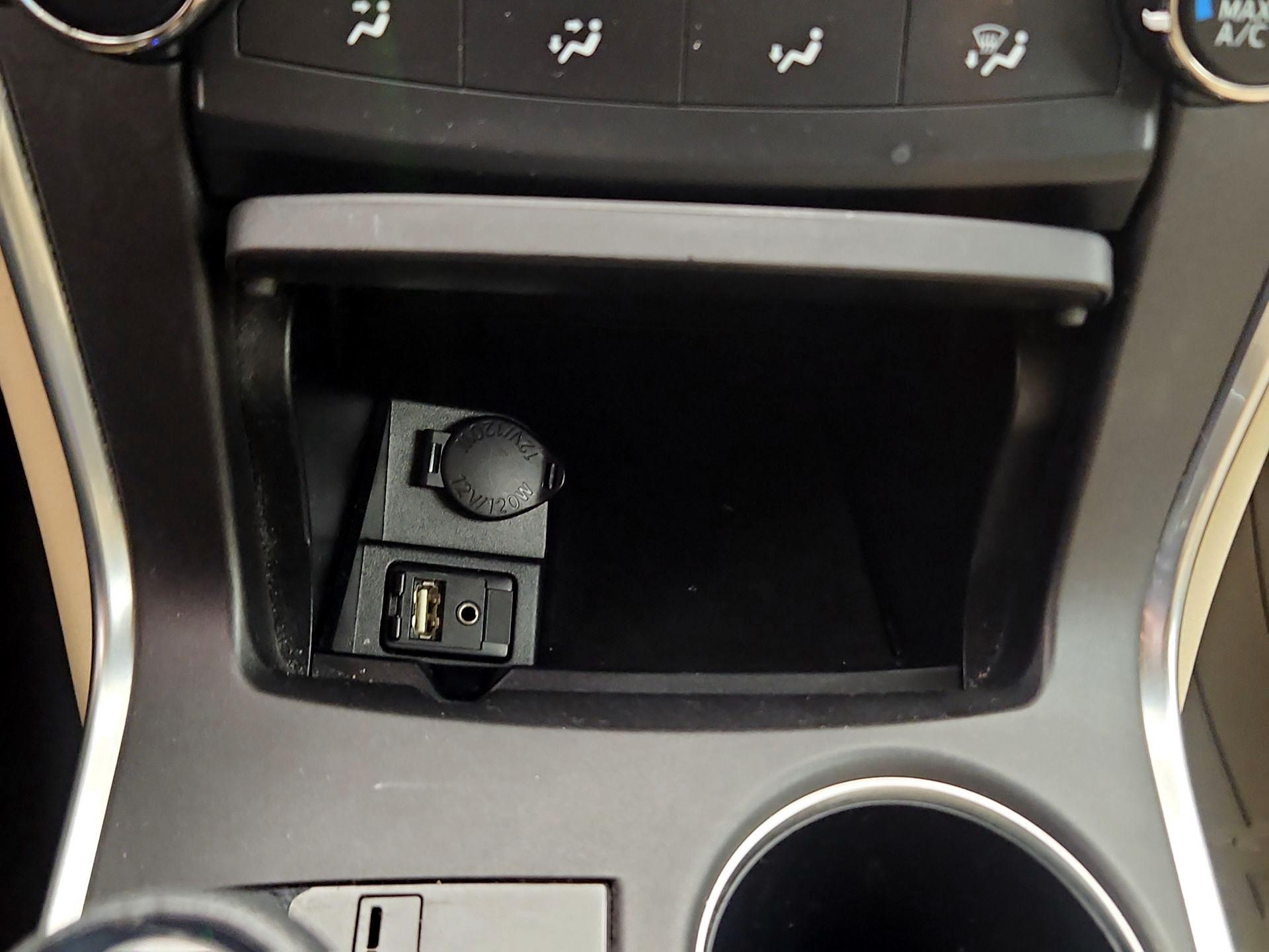 Thumbnail: 2016 Toyota Camry - 18