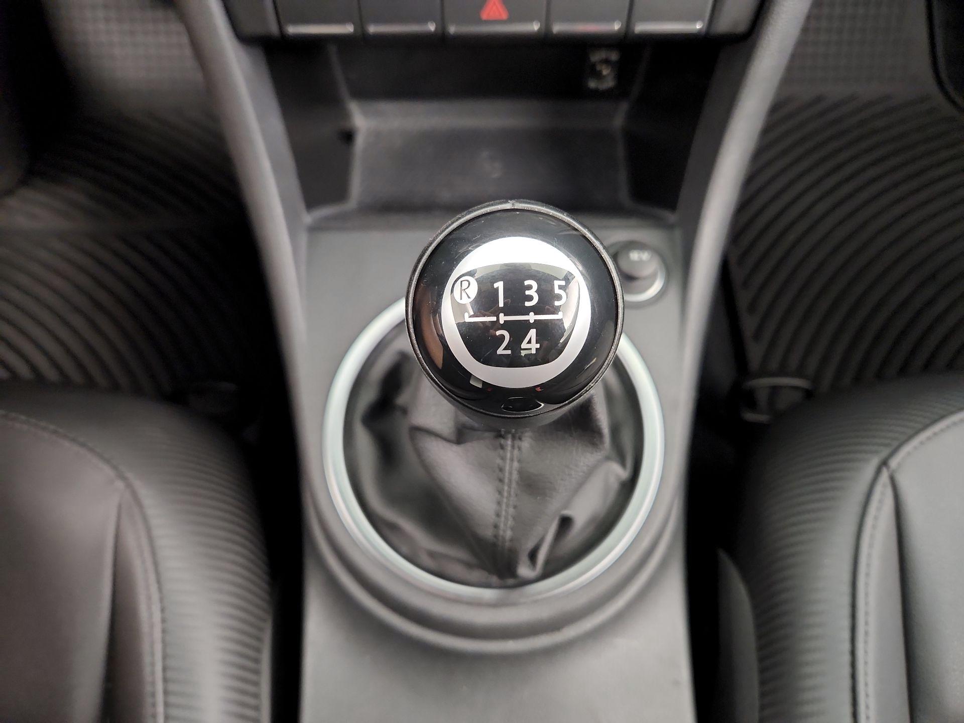 Thumbnail: 2014 Volkswagen Beetle - 16