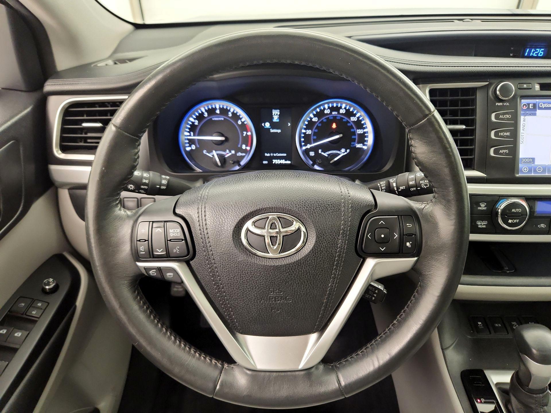 Thumbnail: 2015 Toyota Highlander - 10