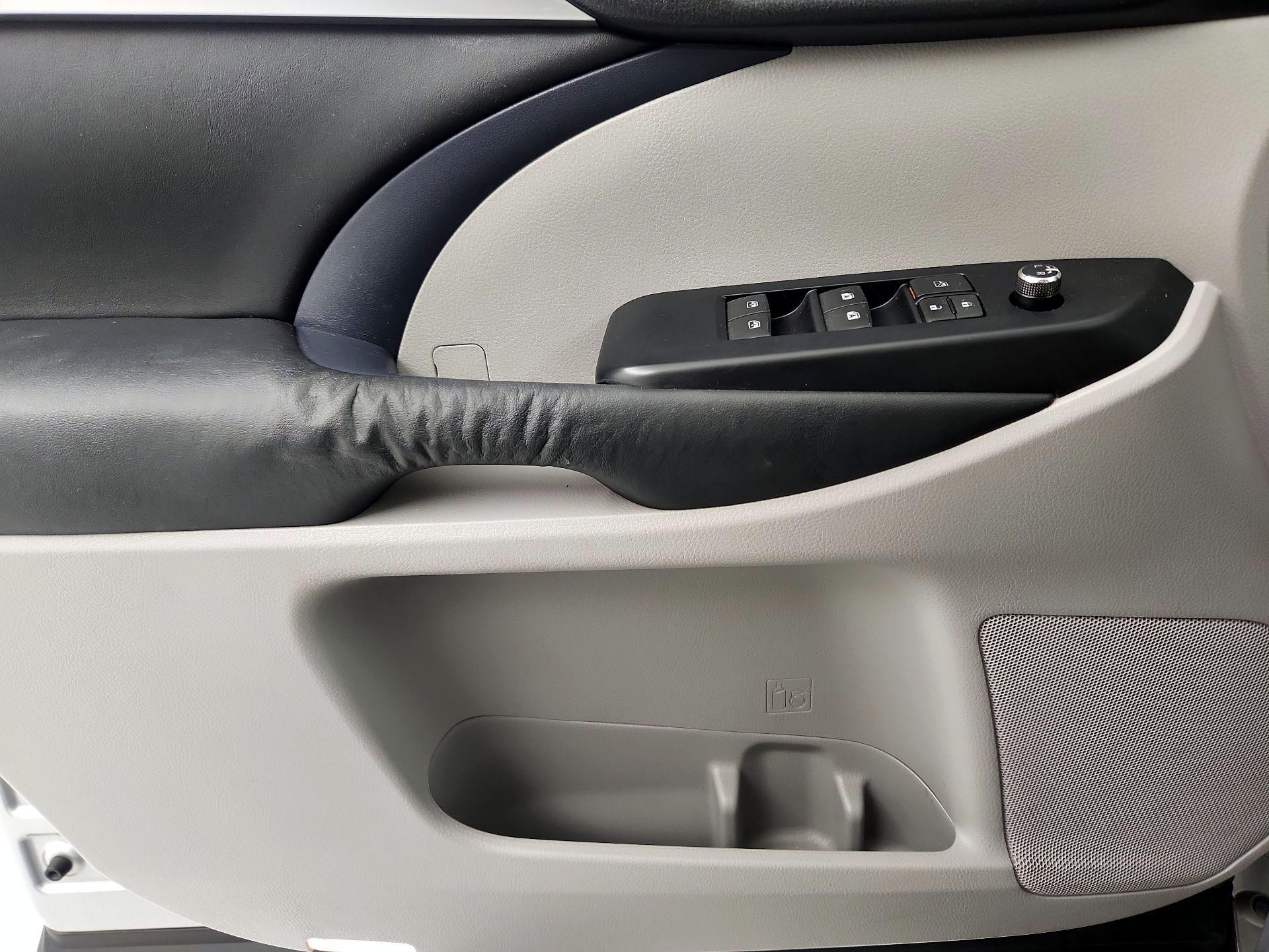 Thumbnail: 2015 Toyota Highlander - 12