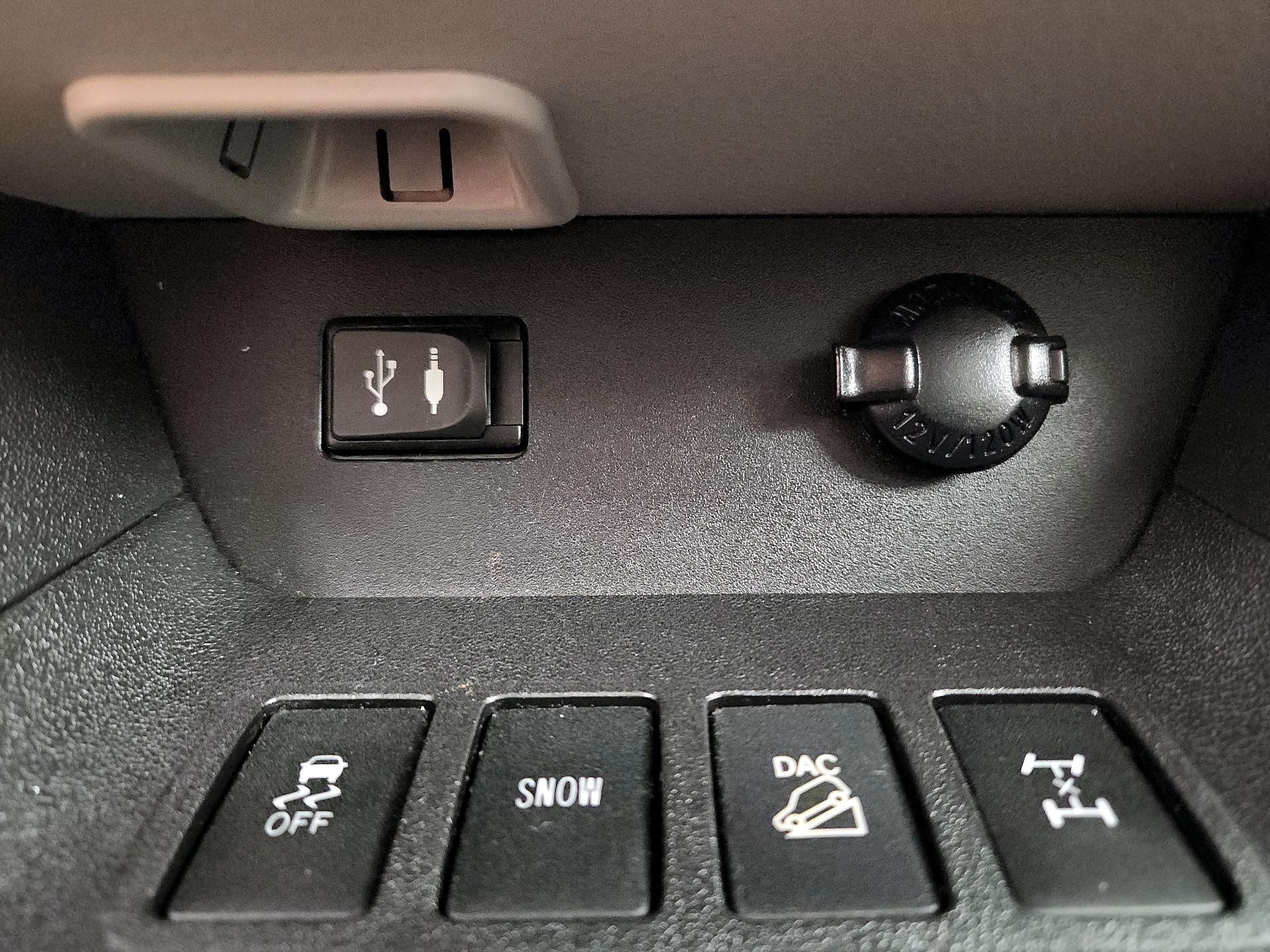 Thumbnail: 2015 Toyota Highlander - 19