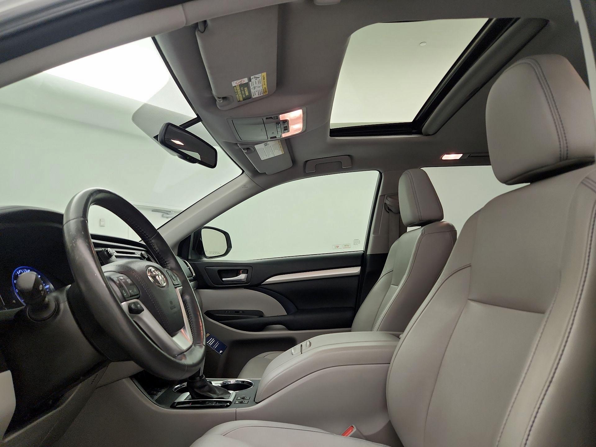 Thumbnail: 2015 Toyota Highlander - 20