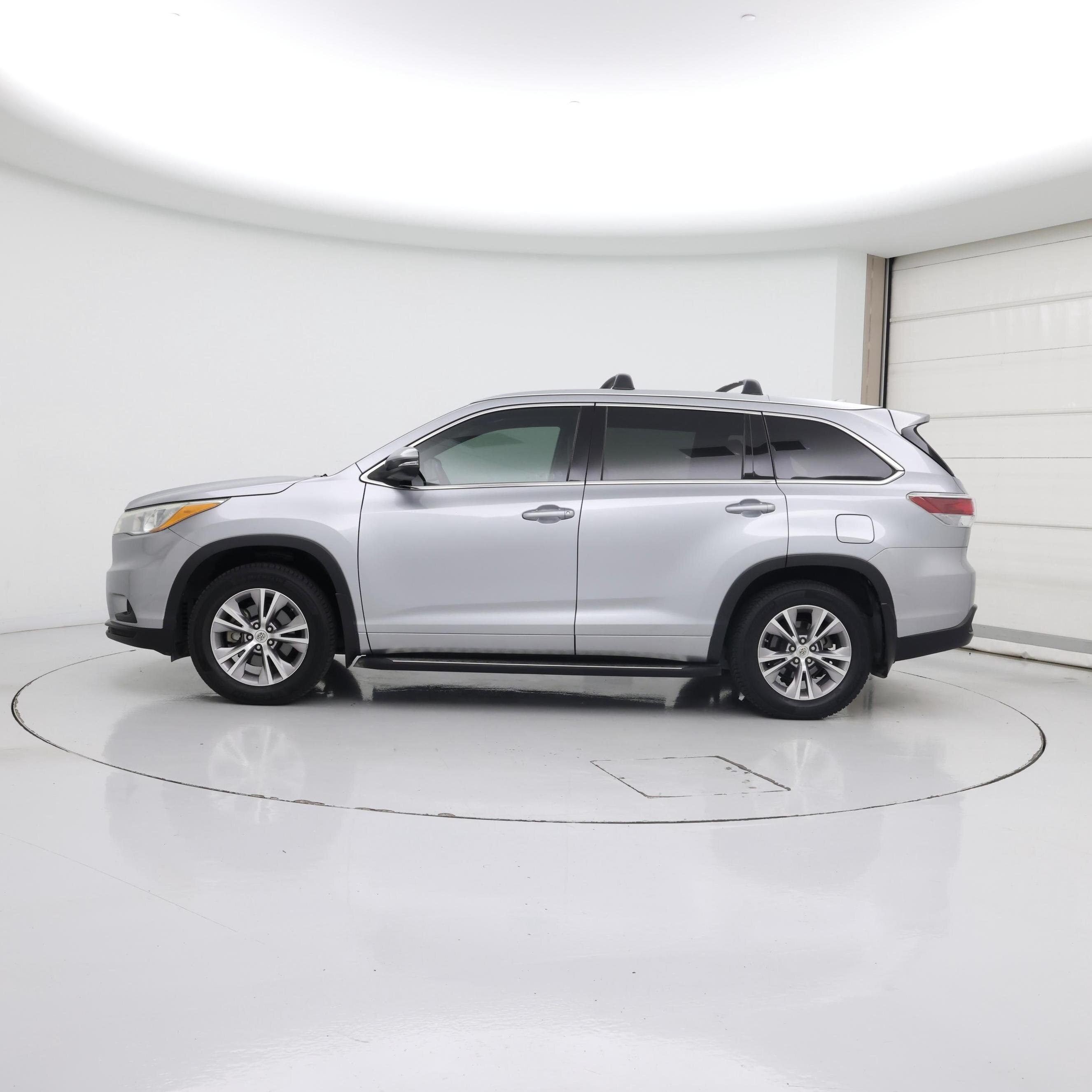 Thumbnail: 2015 Toyota Highlander - 3