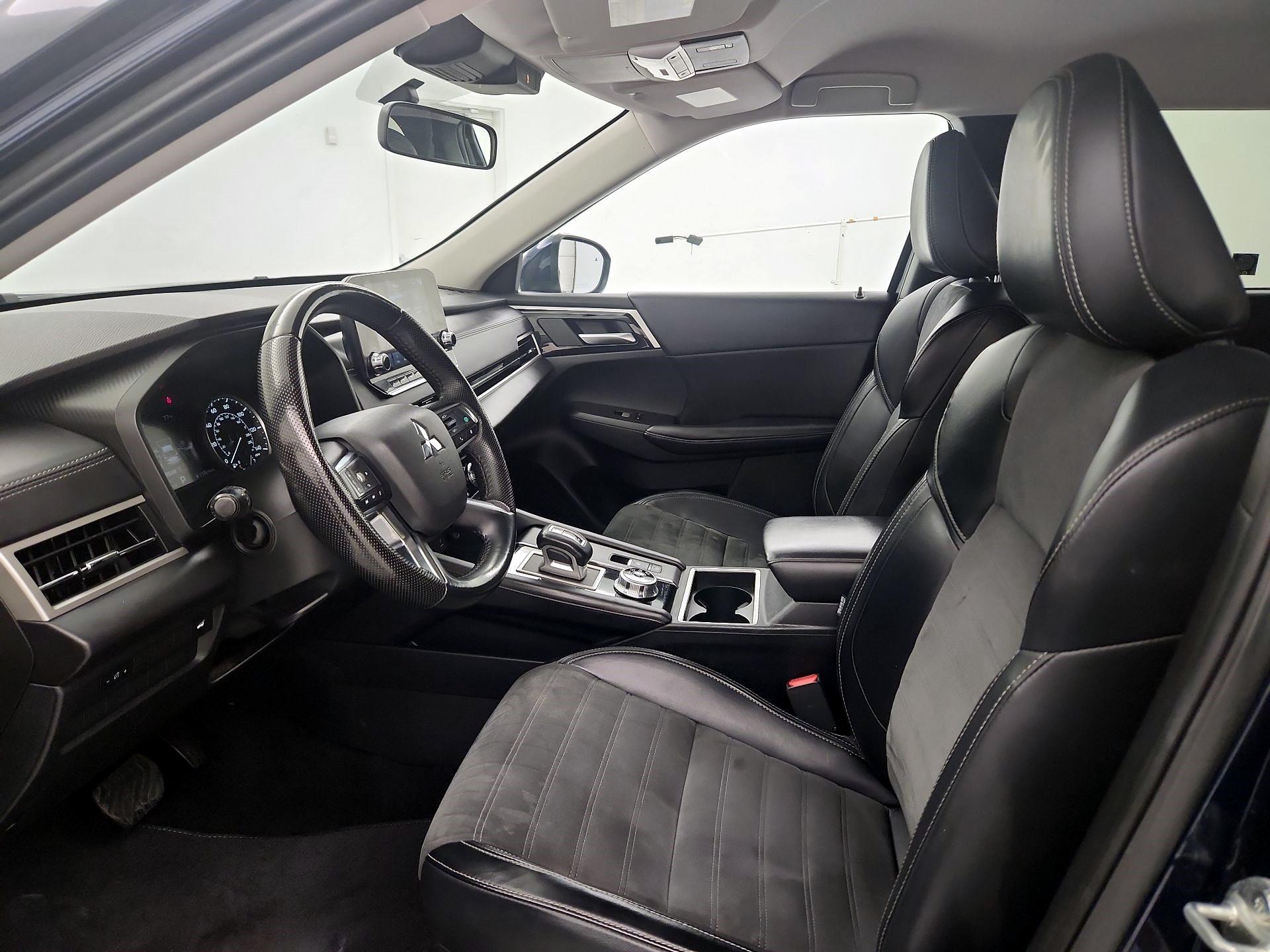 Thumbnail: 2024 Mitsubishi Outlander - 11