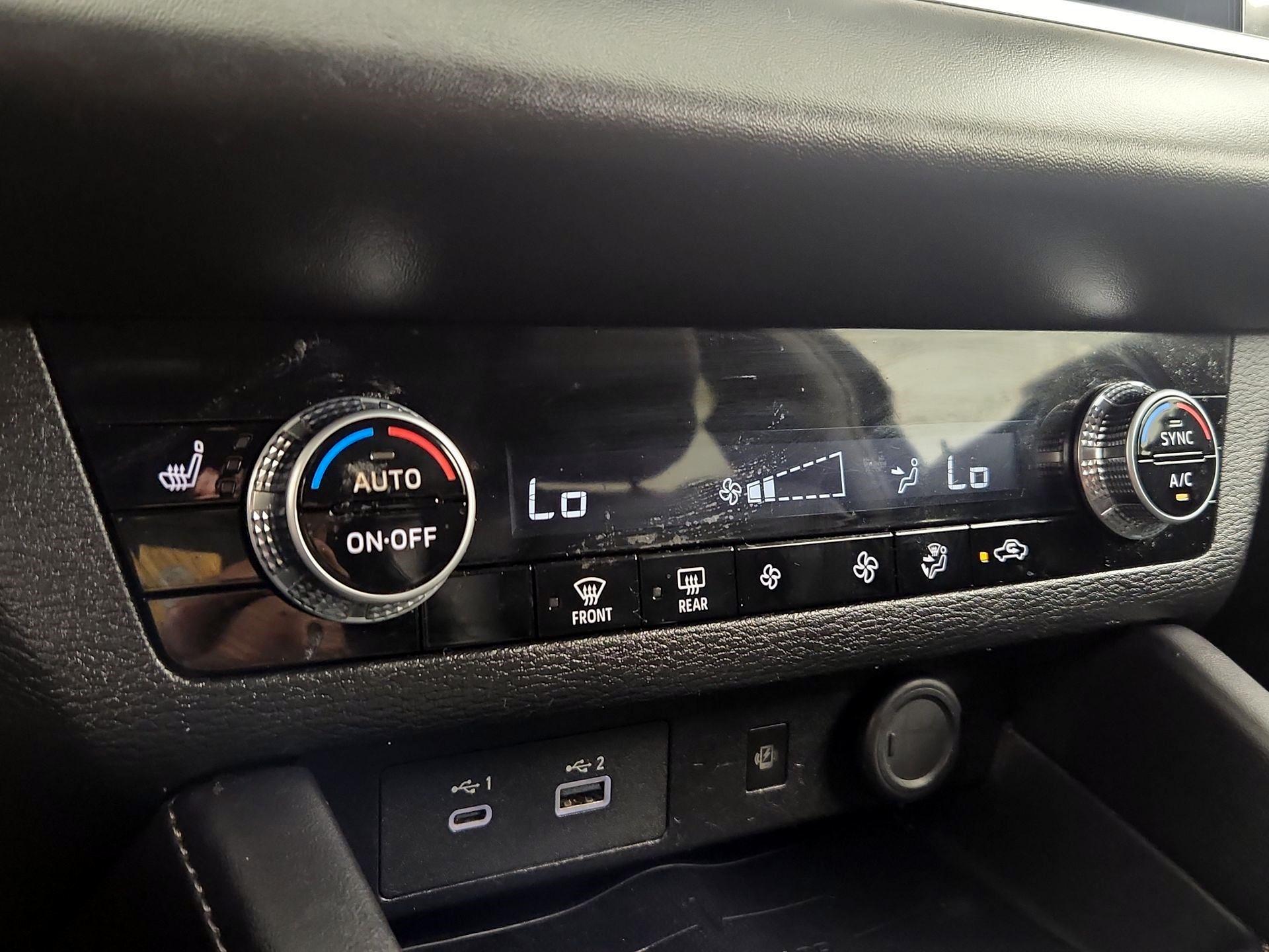 Thumbnail: 2024 Mitsubishi Outlander - 16