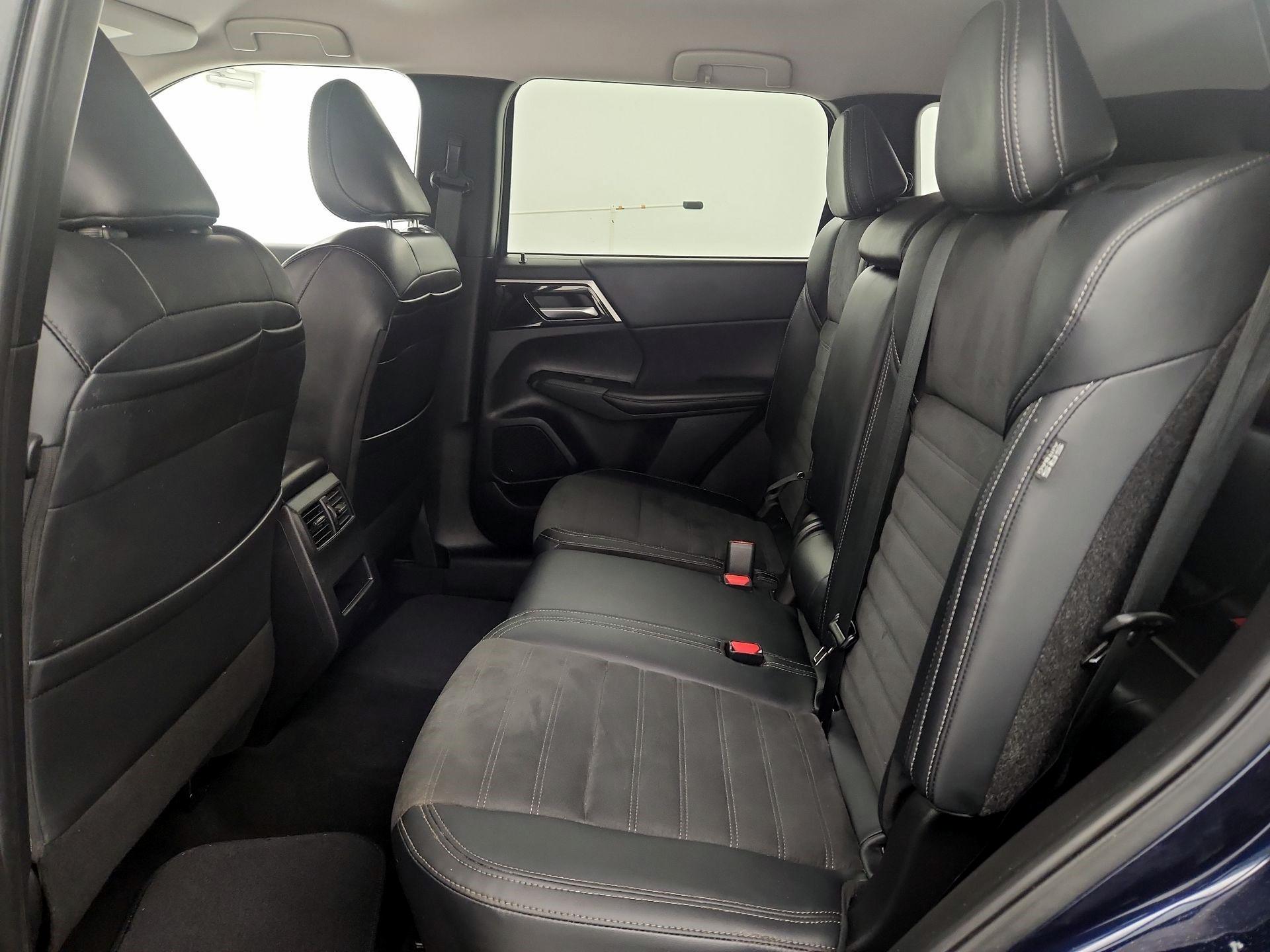 Thumbnail: 2024 Mitsubishi Outlander - 19