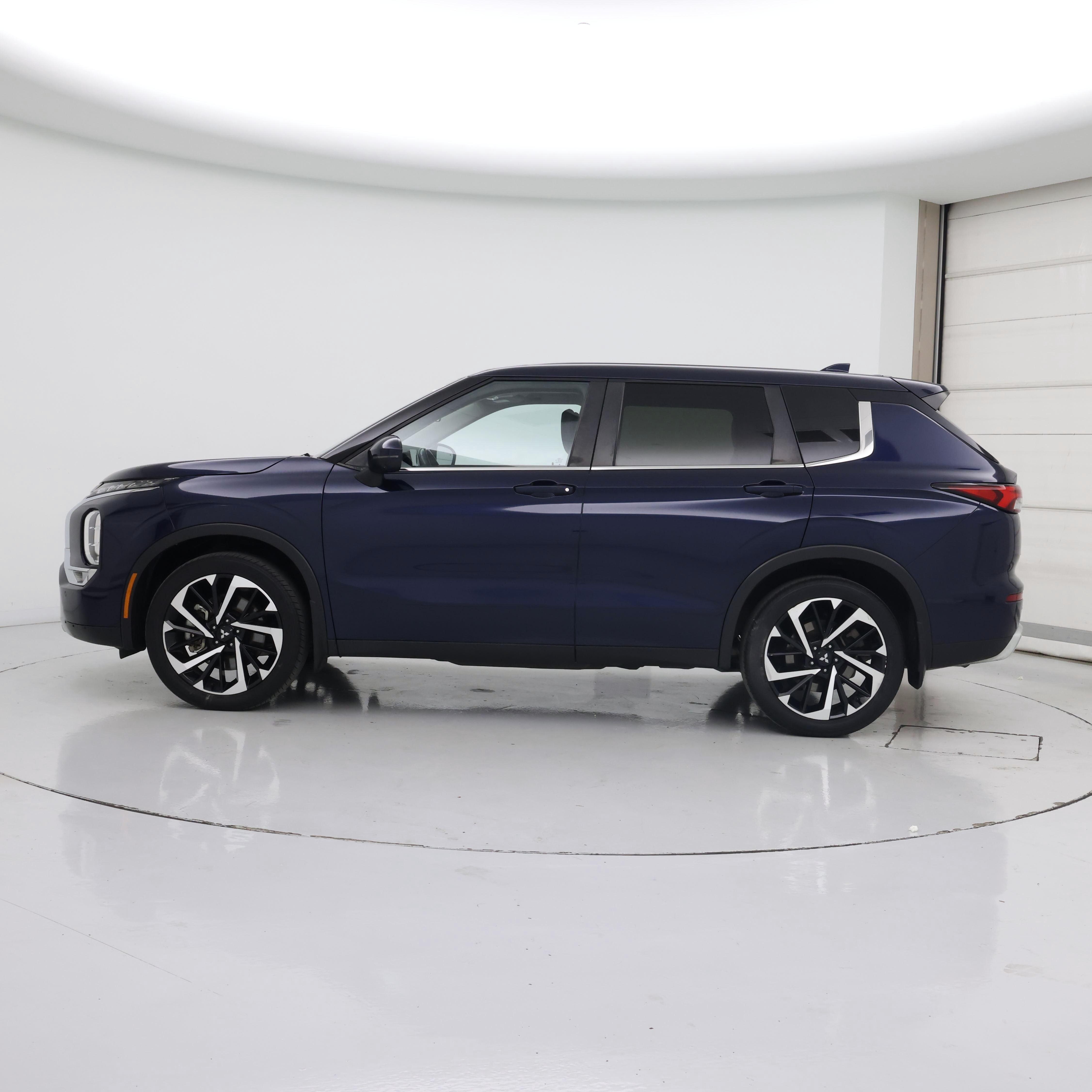 Thumbnail: 2024 Mitsubishi Outlander - 3