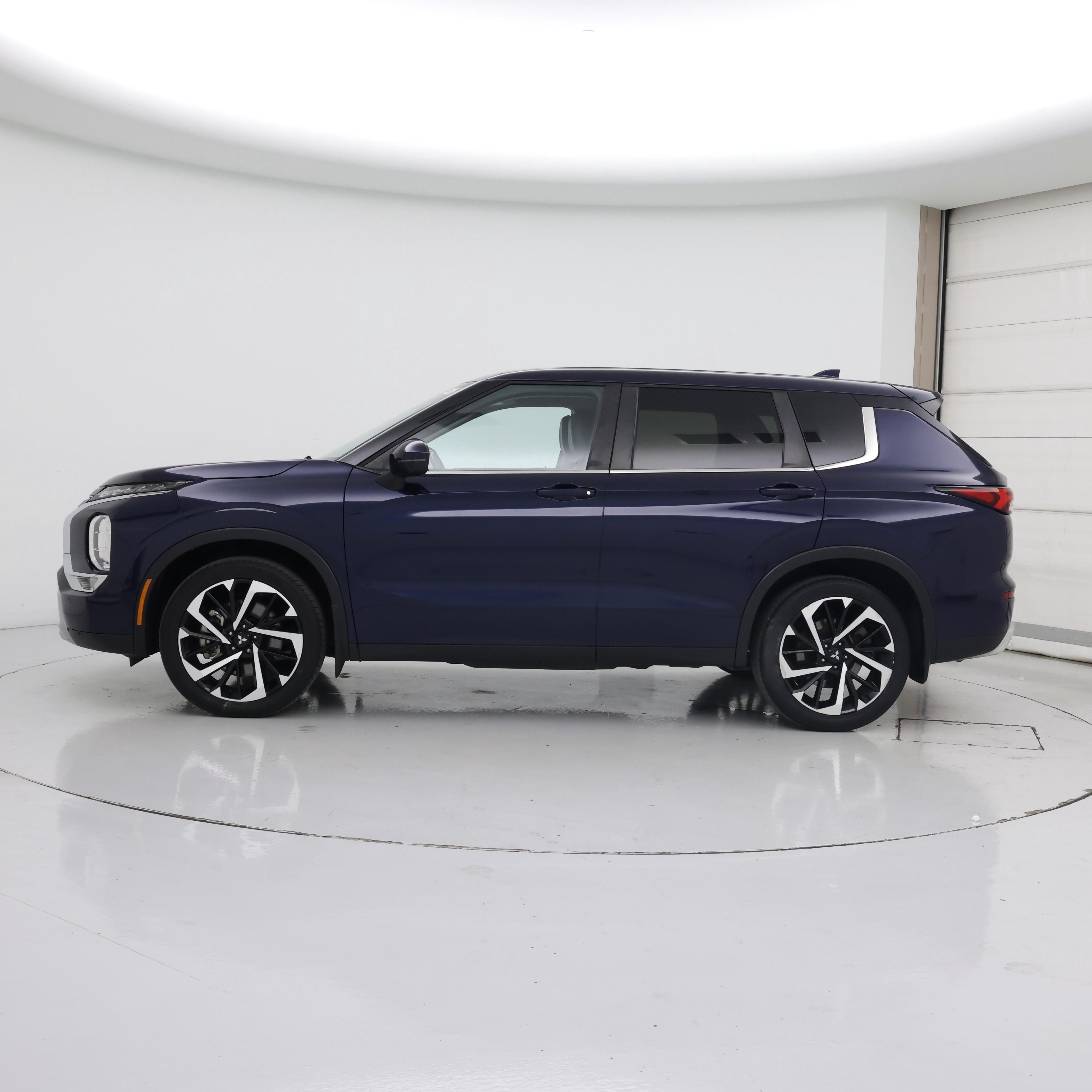 Thumbnail: 2024 Mitsubishi Outlander - 4