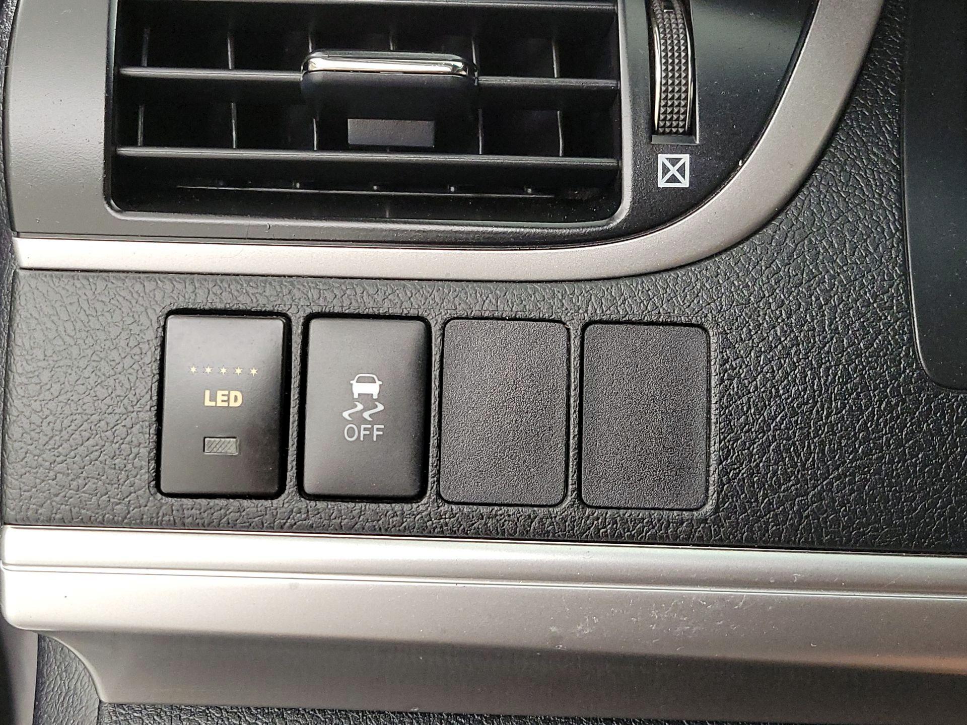 Thumbnail: 2014 Toyota Camry - 13