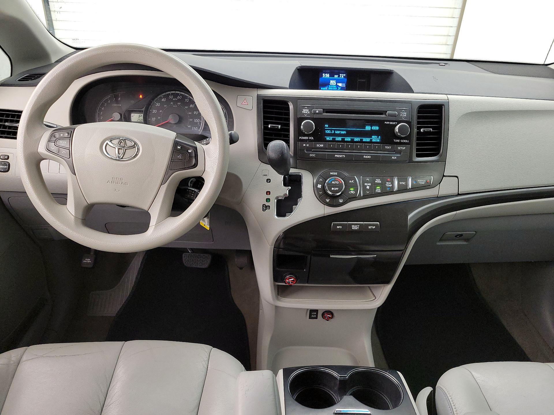 Thumbnail: 2014 Toyota Sienna - 9